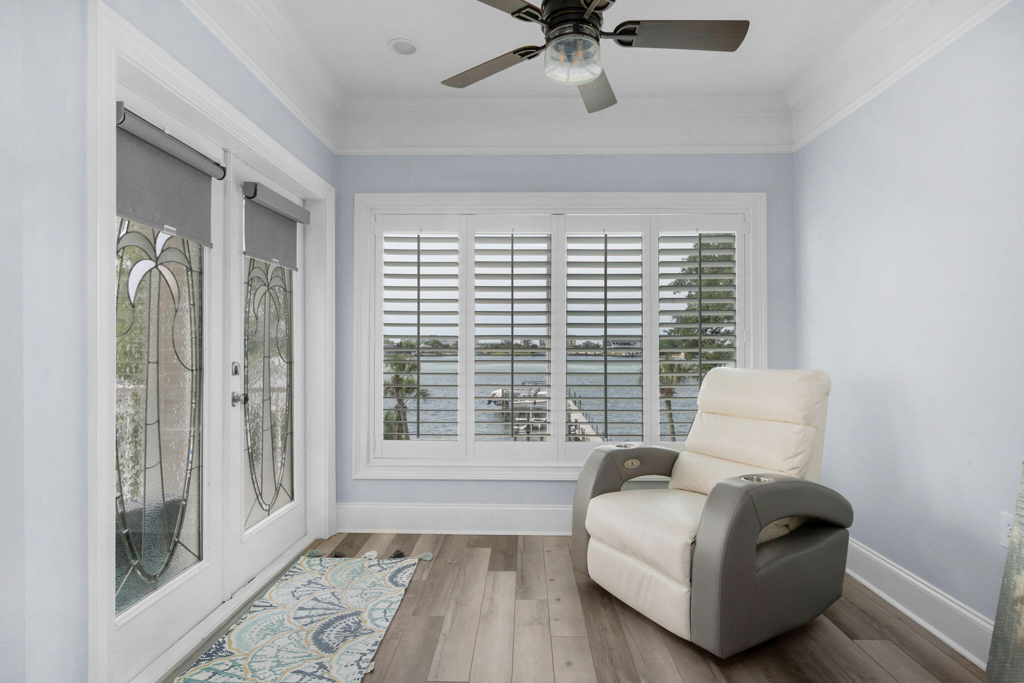 THE SOUND CONDOMINIUM - Residential