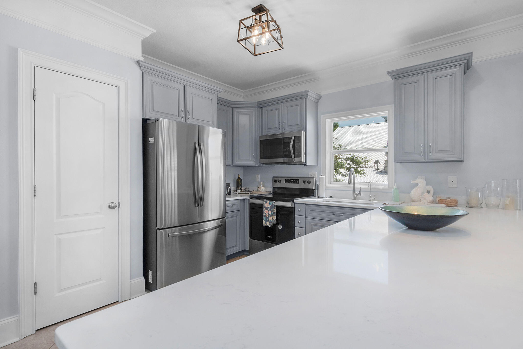 THE SOUND CONDOMINIUM - Residential