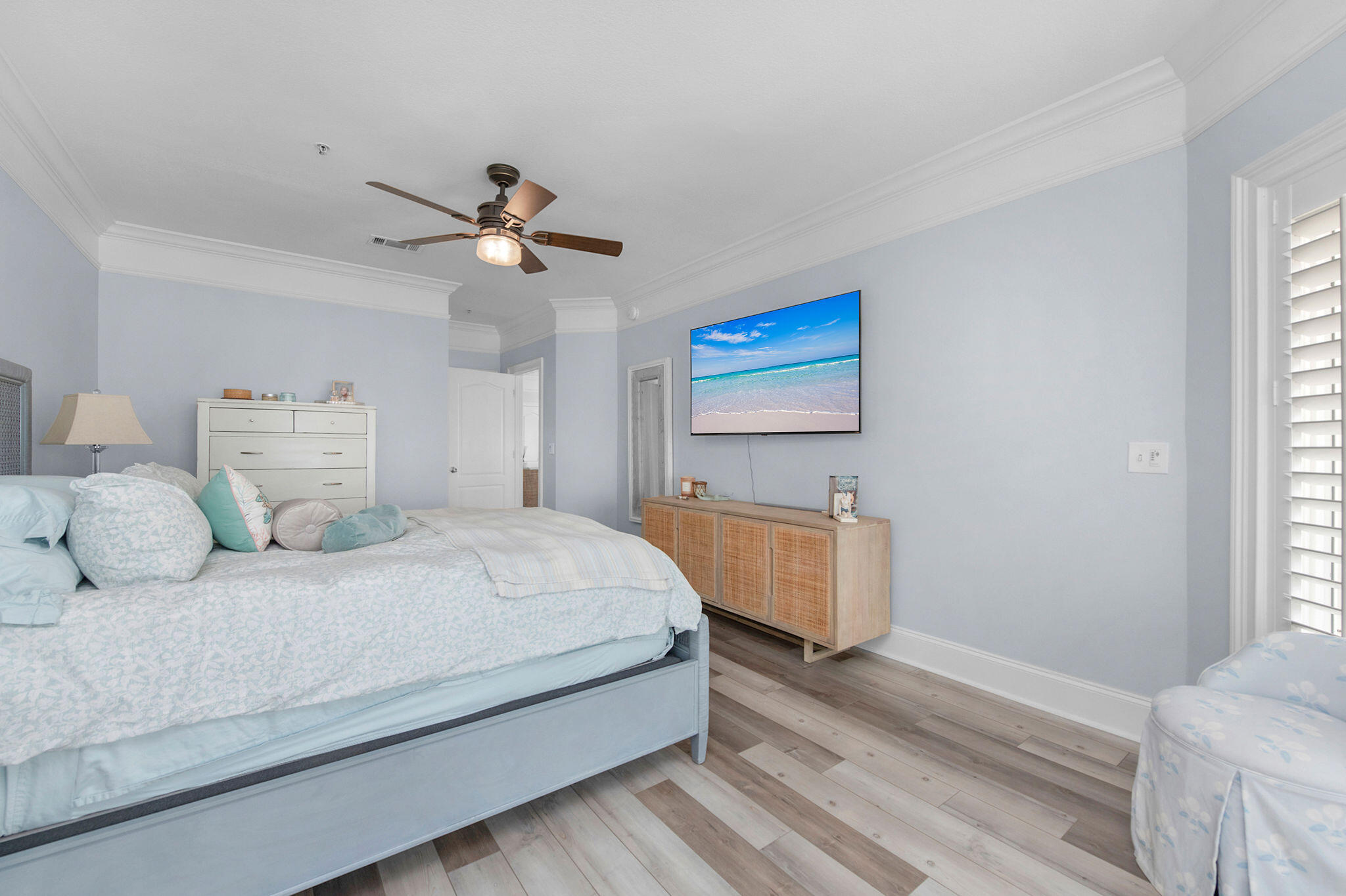 THE SOUND CONDOMINIUM - Residential