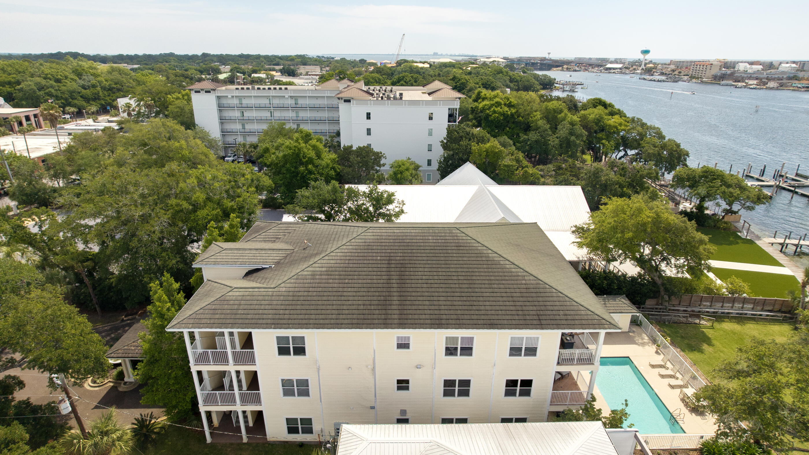 THE SOUND CONDOMINIUM - Residential