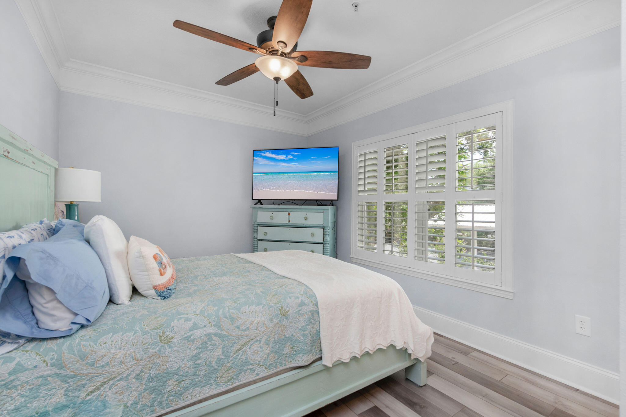 THE SOUND CONDOMINIUM - Residential