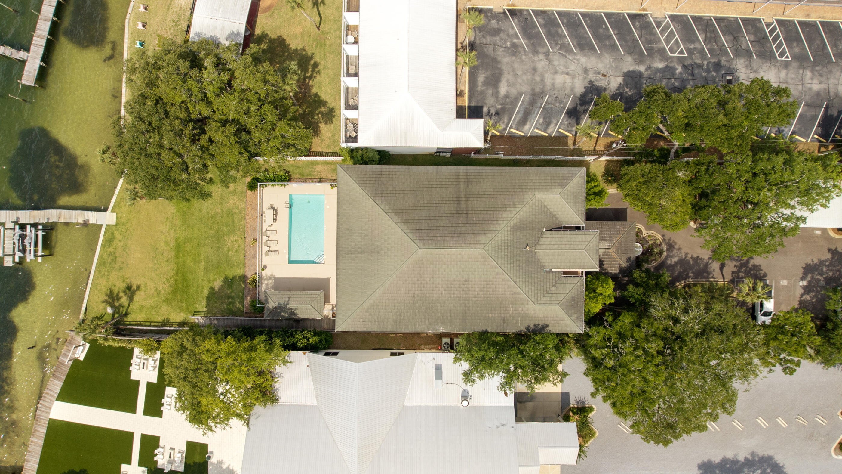 THE SOUND CONDOMINIUM - Residential