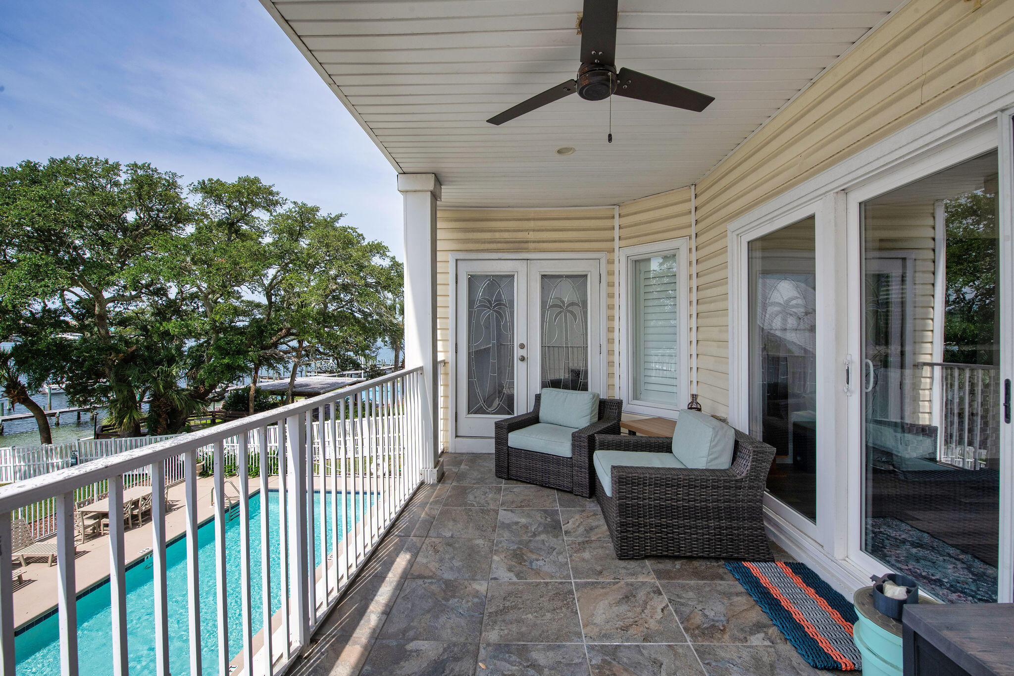 THE SOUND CONDOMINIUM - Residential