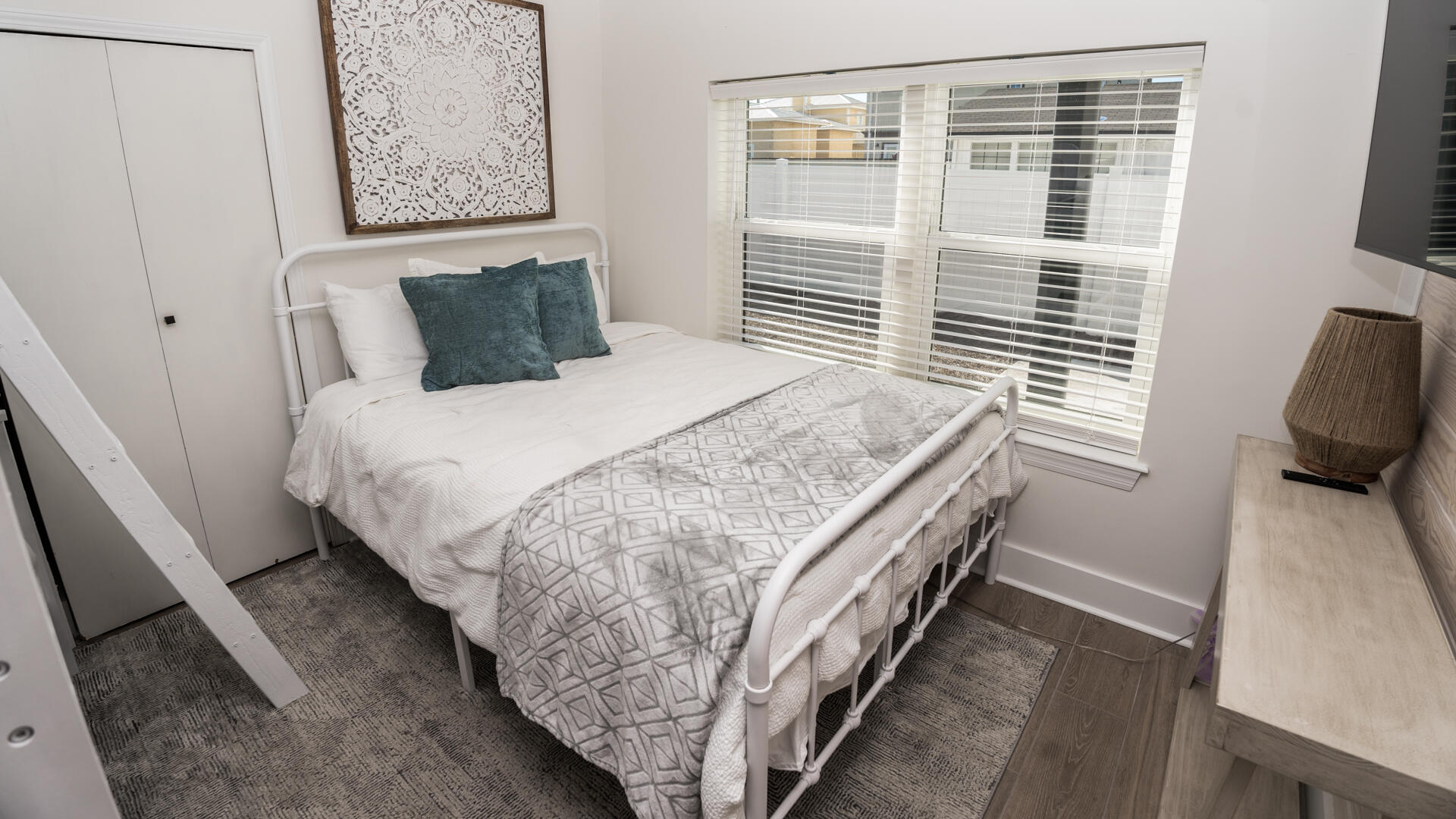 BID-A-WEE S/D - Residential