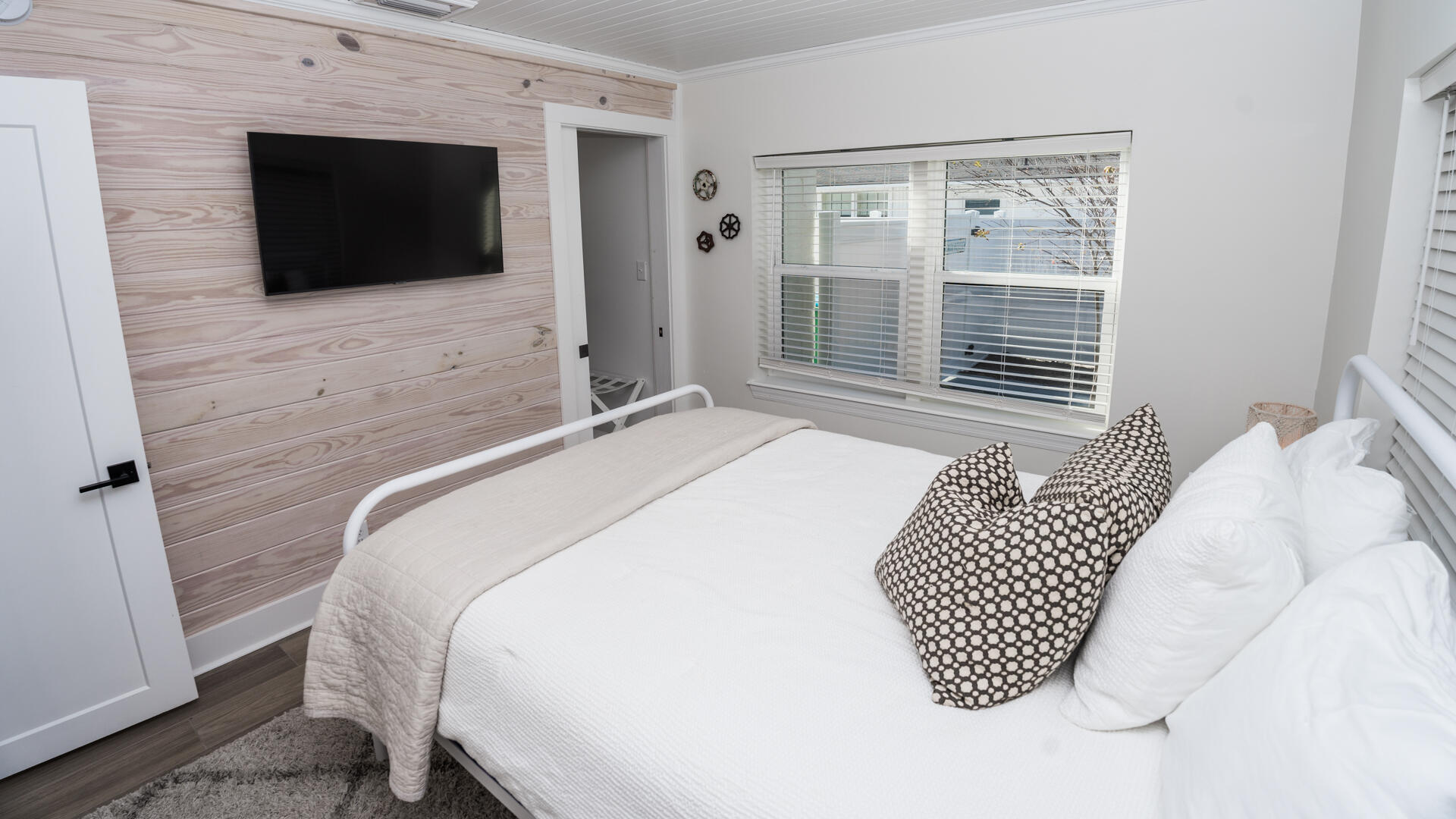 BID-A-WEE S/D - Residential