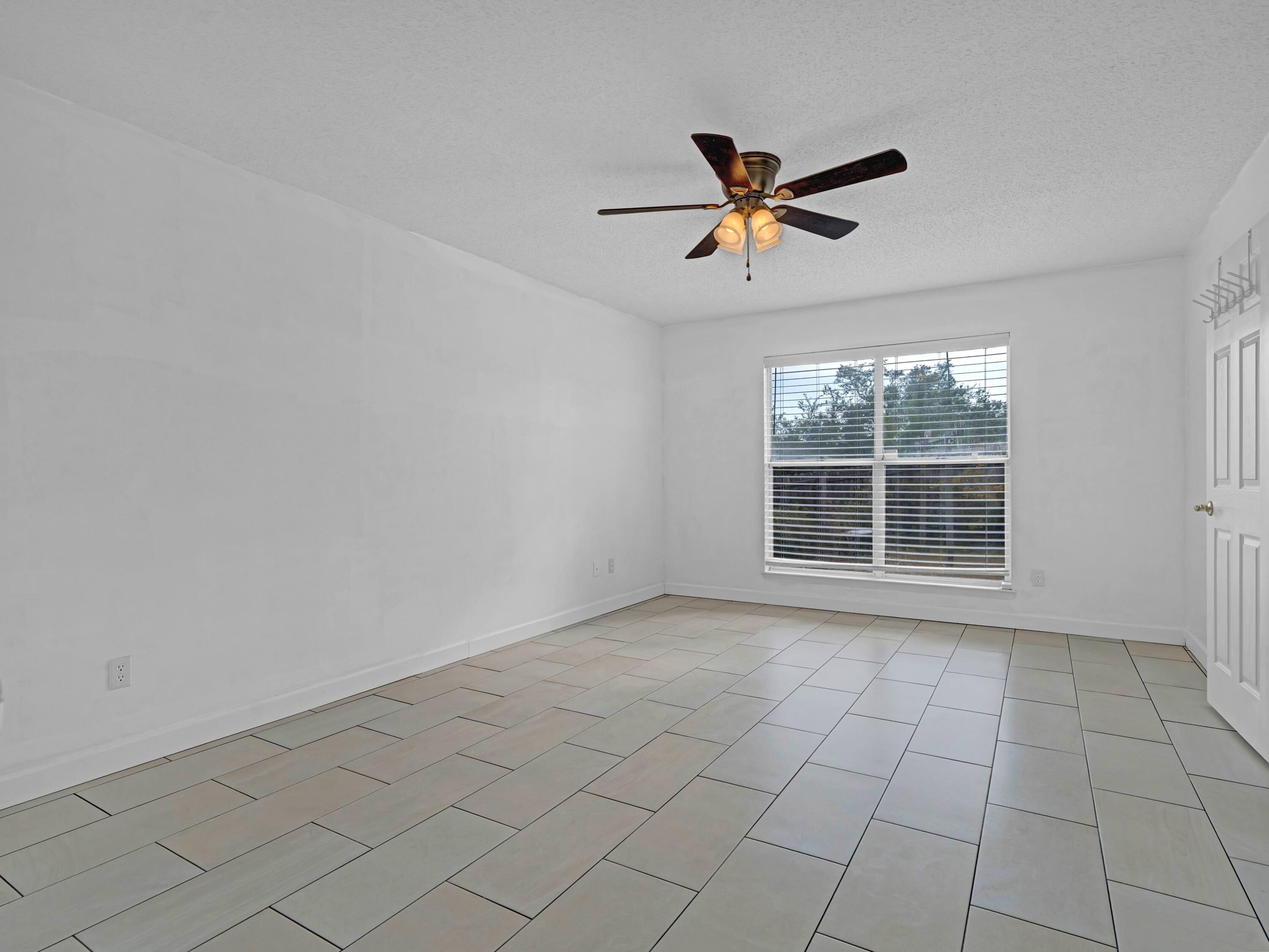 COLLEGE OAKS - Residential