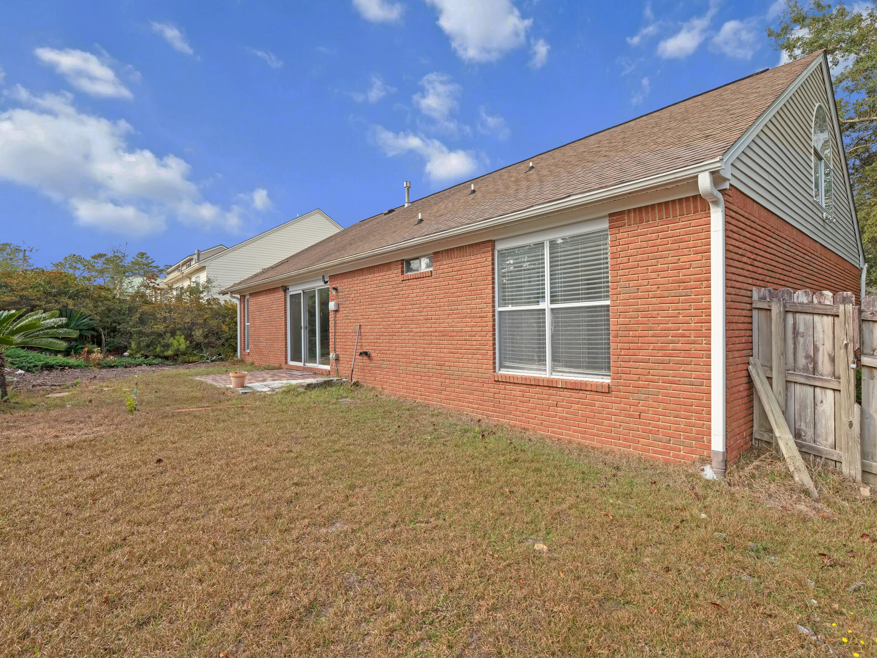 COLLEGE OAKS - Residential