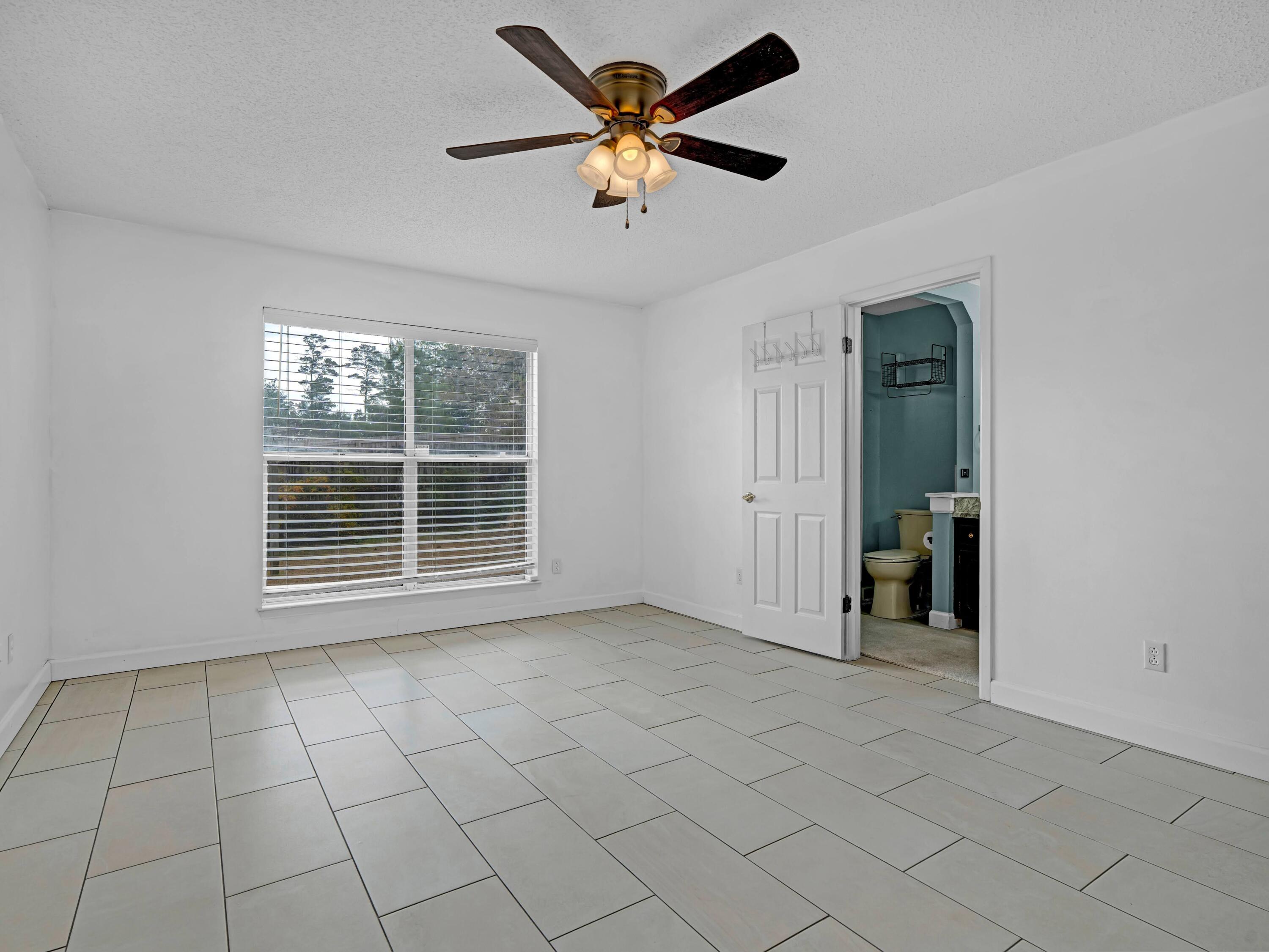 COLLEGE OAKS - Residential