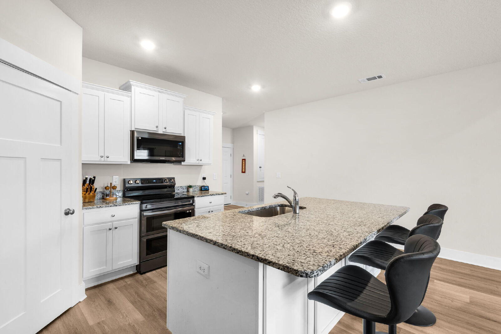 FOREST BAY ESTATES - Residential Lease