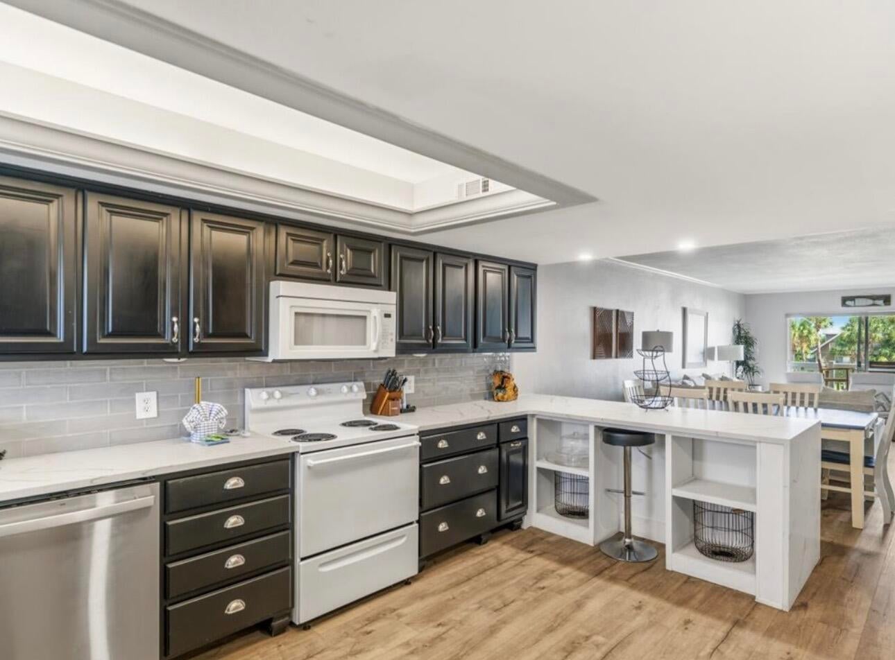 909 Santa Rosa Boulevard 528