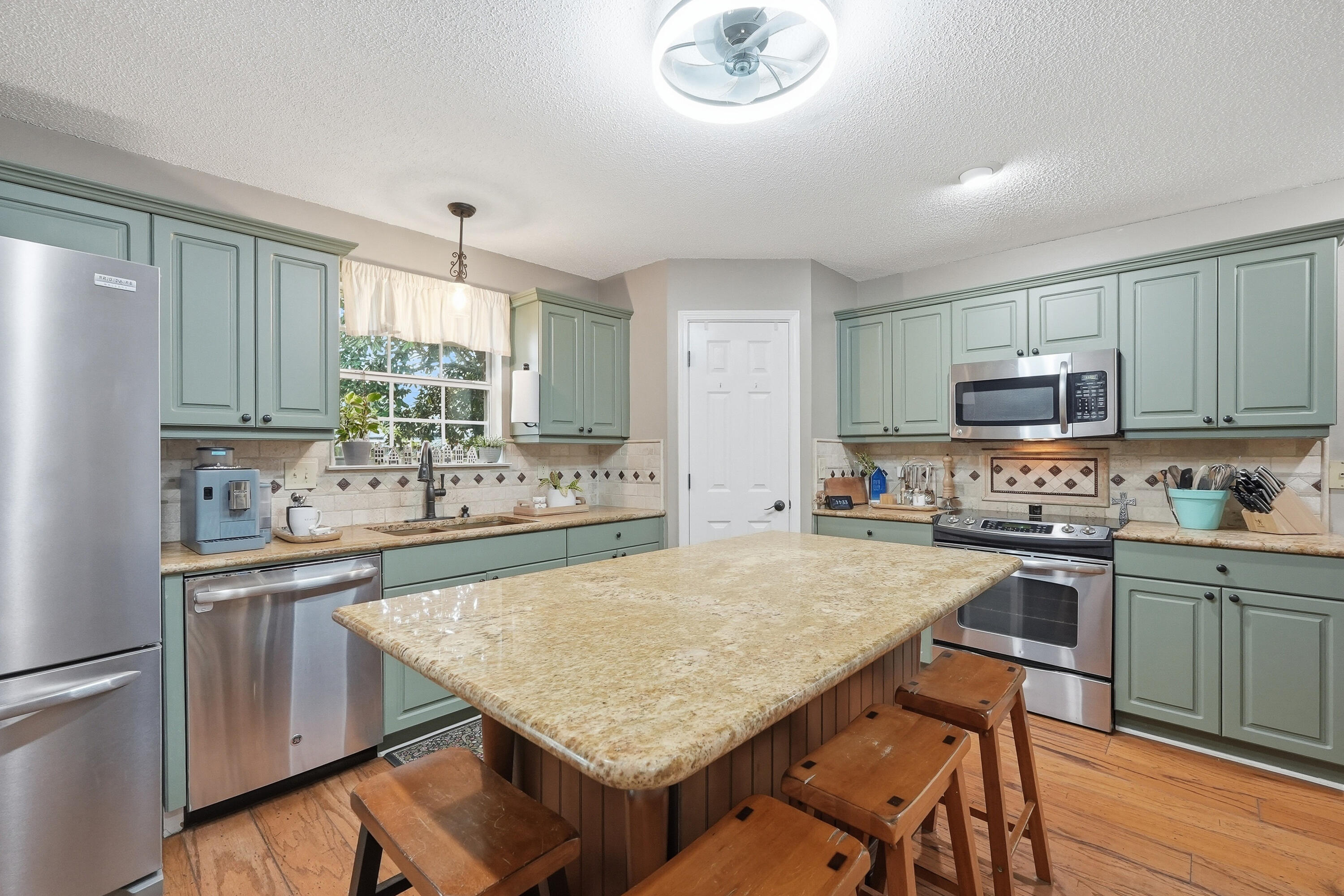 SOUTHMINSTER VILLAGE @ RAINTREE ESTATES - Residential