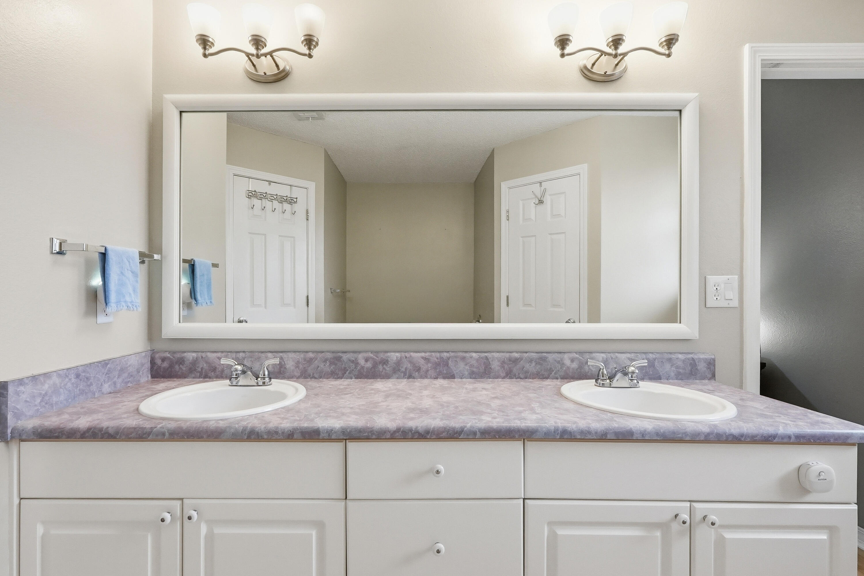 SOUTHMINSTER VILLAGE @ RAINTREE ESTATES - Residential