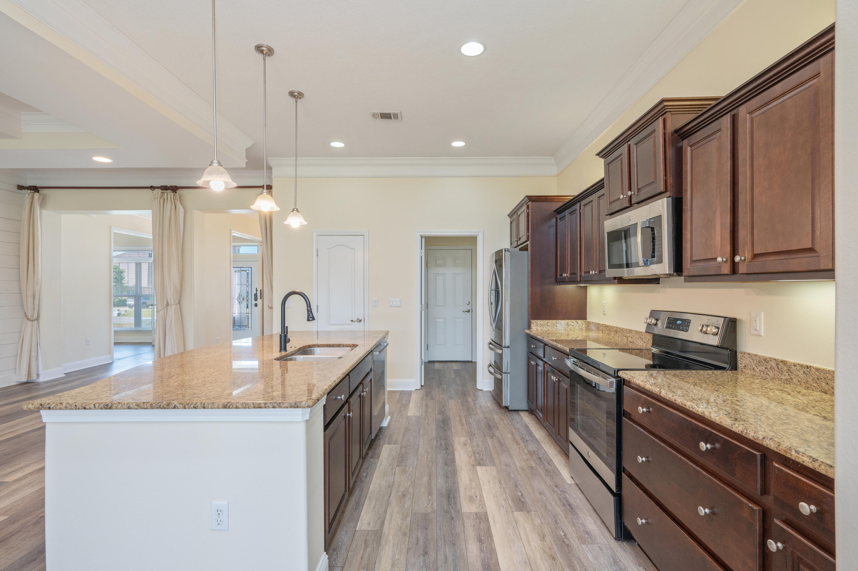 BROWNSTONE MANOR - Residential