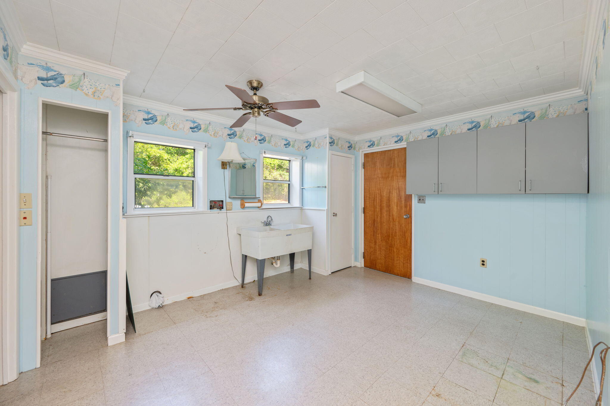 MORRIS ADDN TO CRESTVIEW - Residential