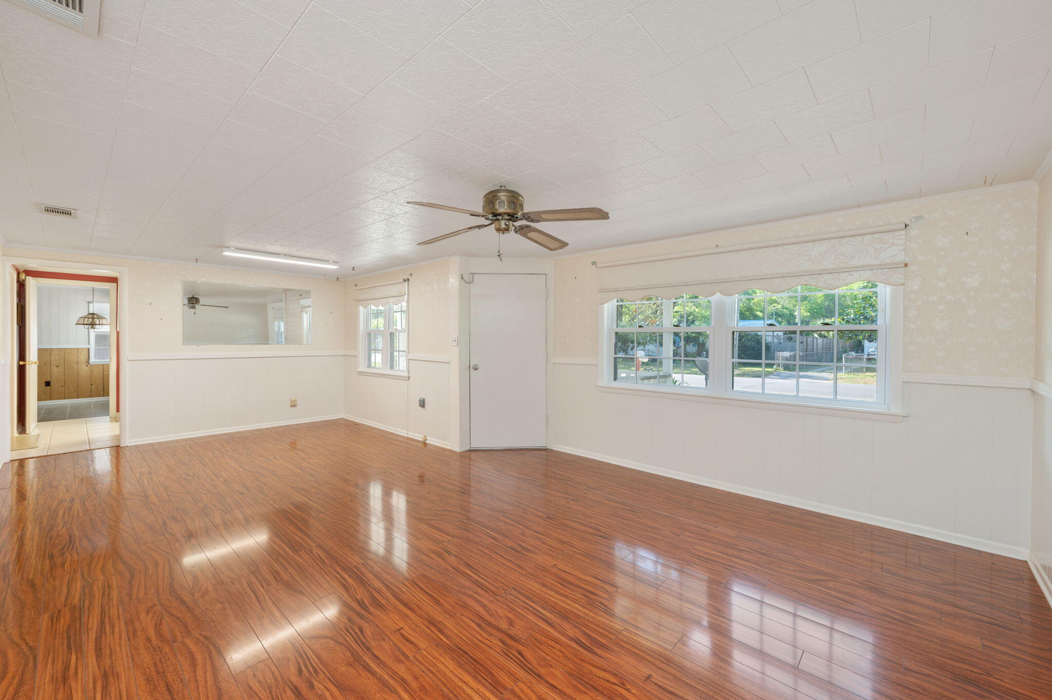 MORRIS ADDN TO CRESTVIEW - Residential