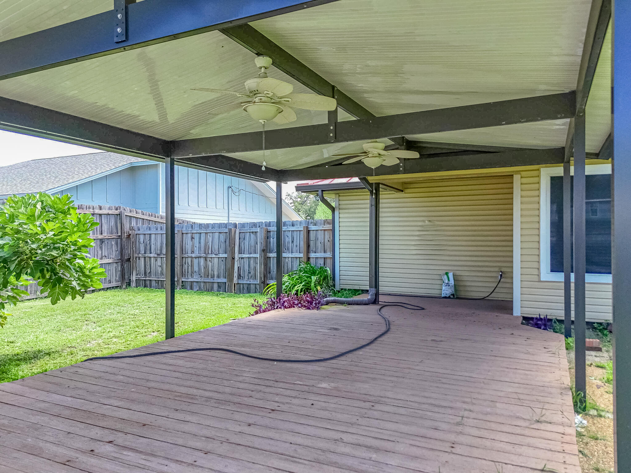 NORTHRIDGE - Residential