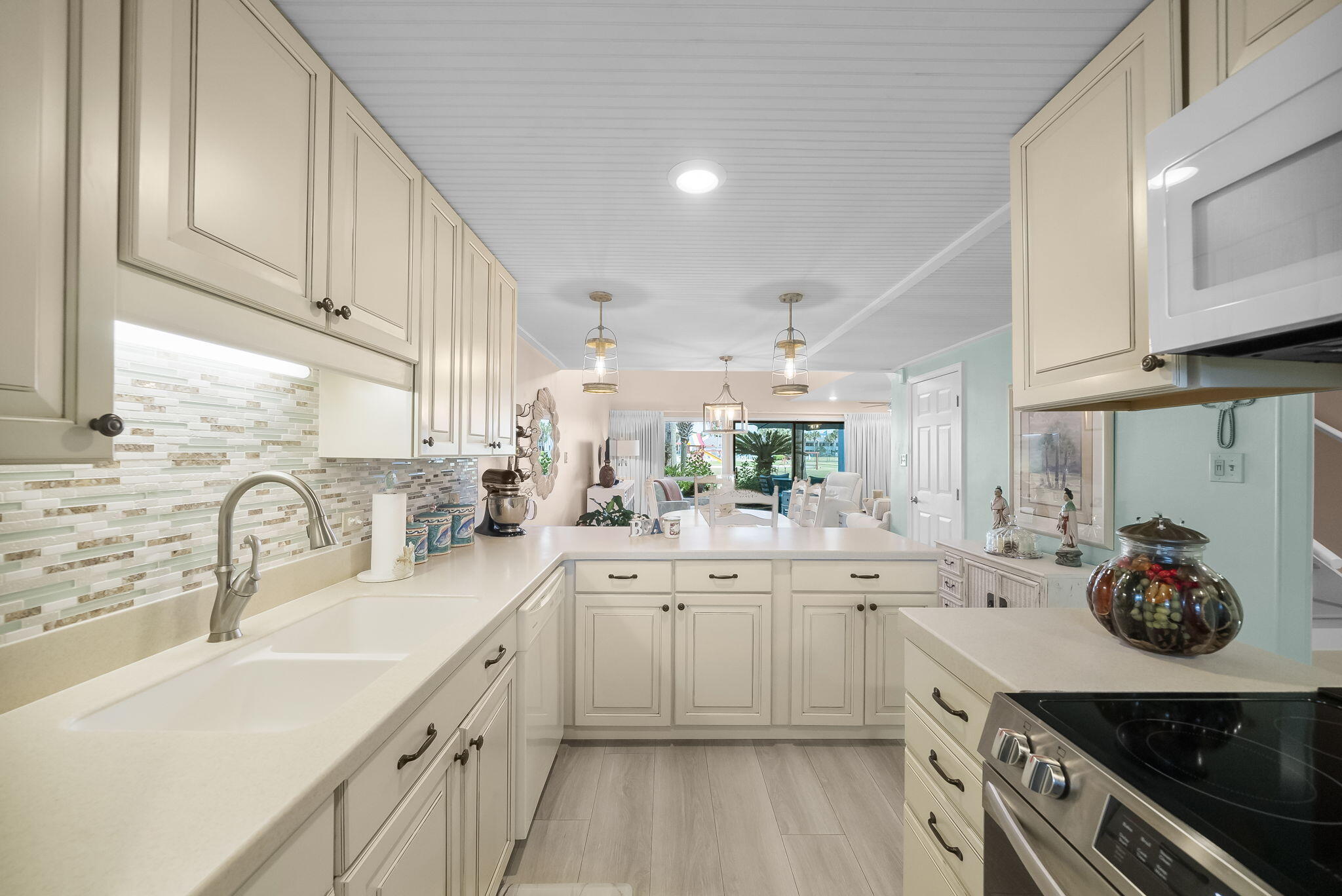 SUNNYSIDE BEACH & TENNIS CONDO - Residential