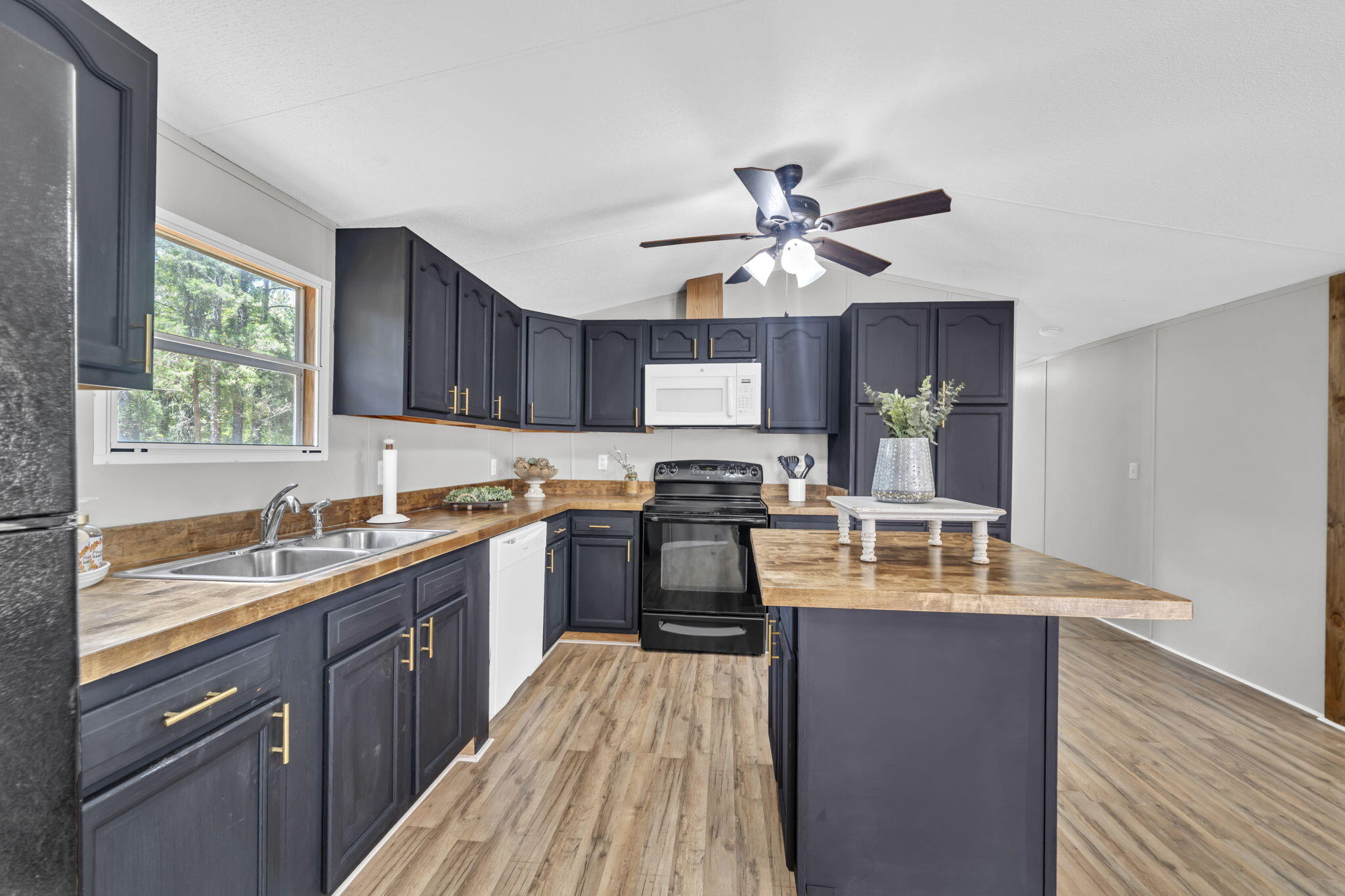 NO RECORDED SUBDIVISION - Residential