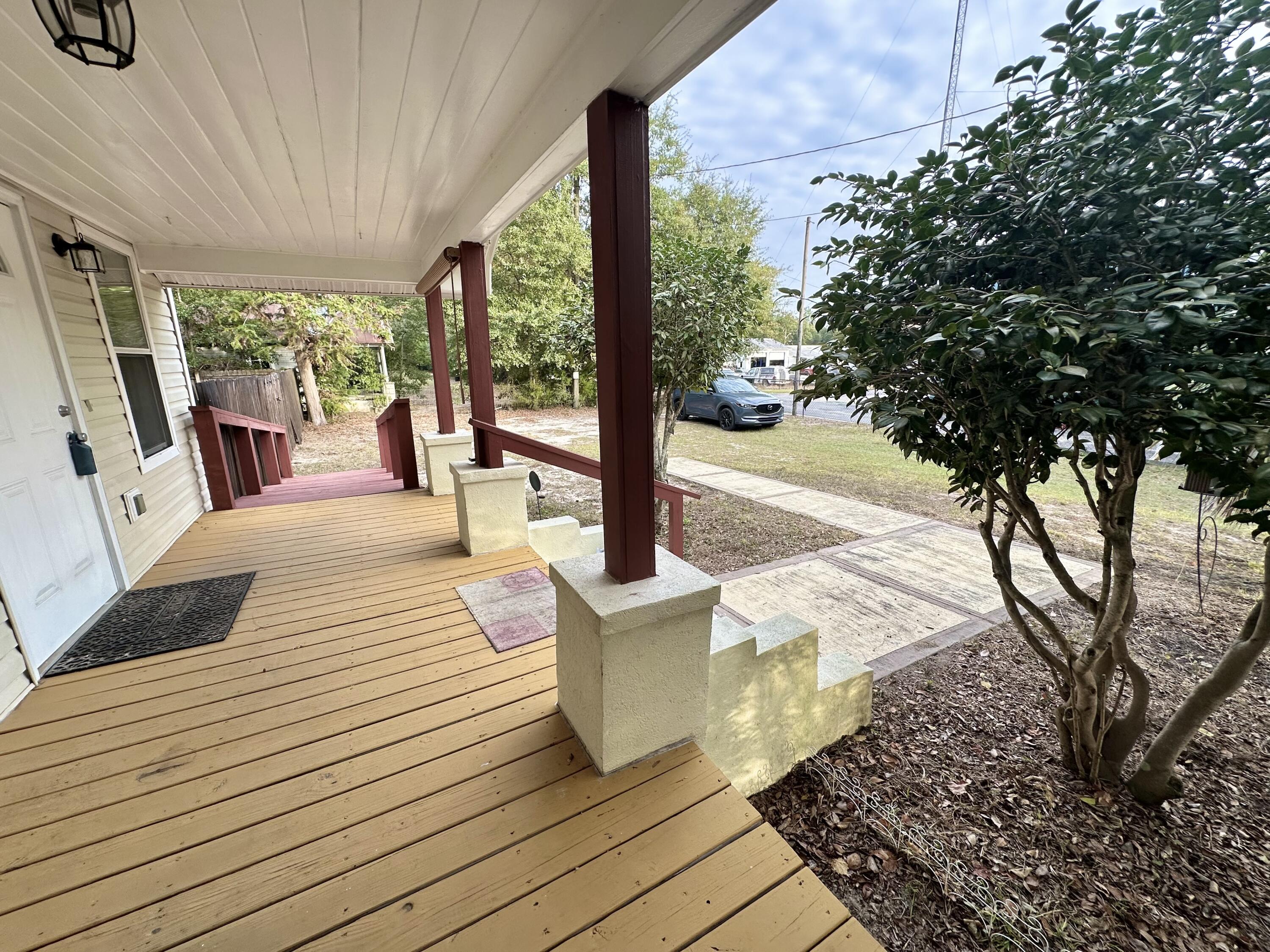 120 N Davis Lane, Defuniak Springs FL
