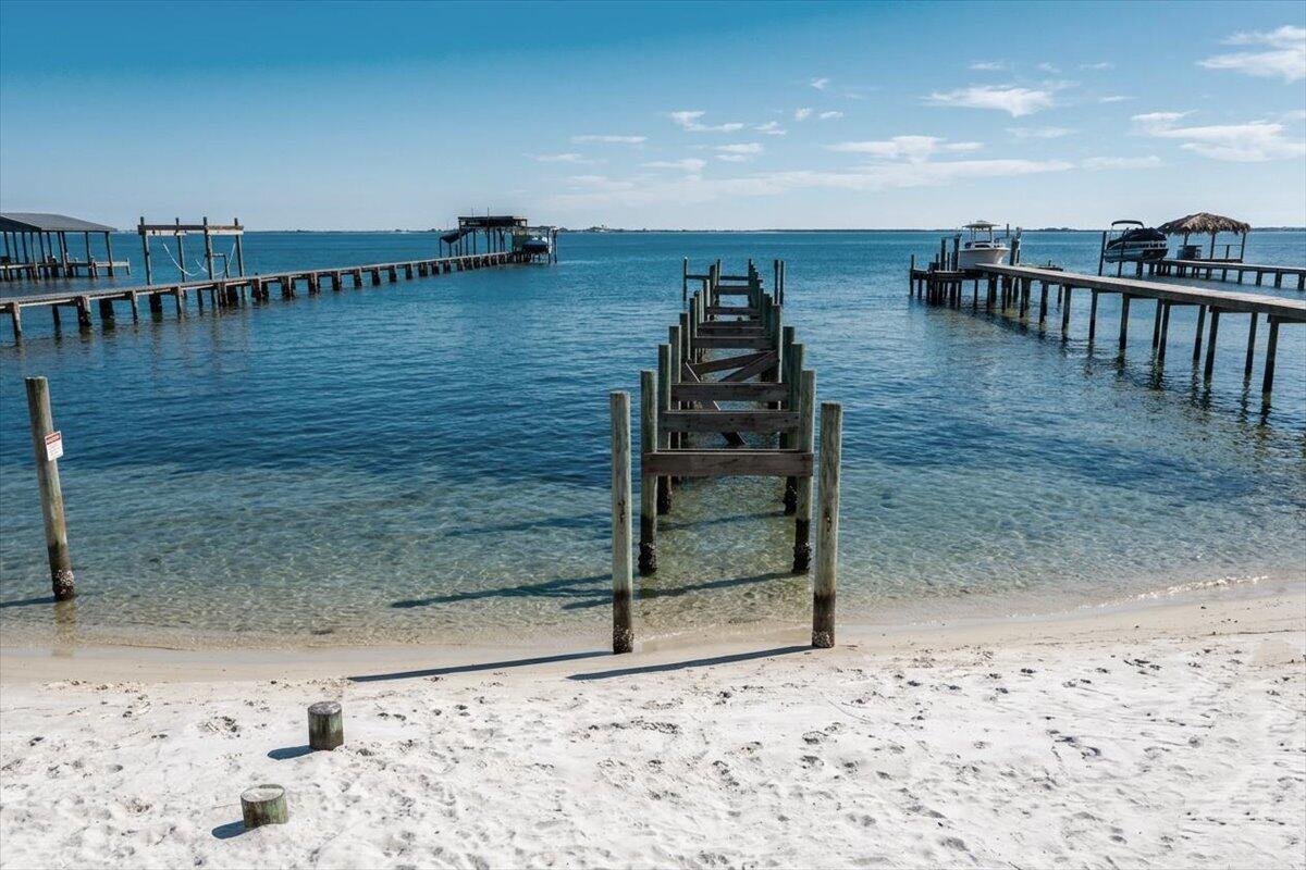 SOUNDSIDE MOORINGS - Residential