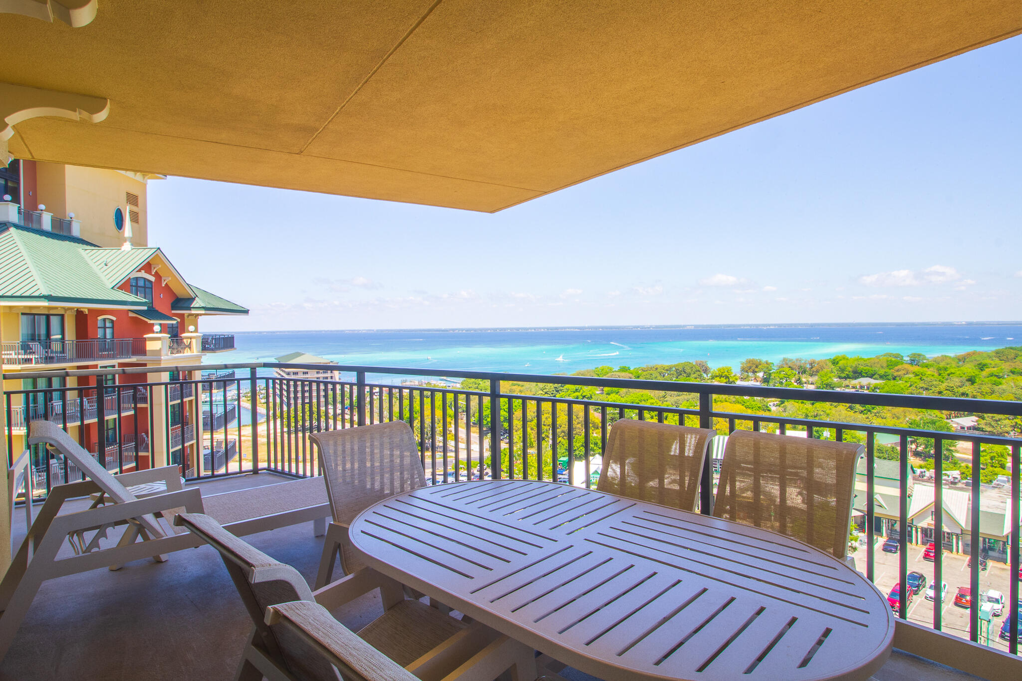 EMERALD GRANDE - Residential