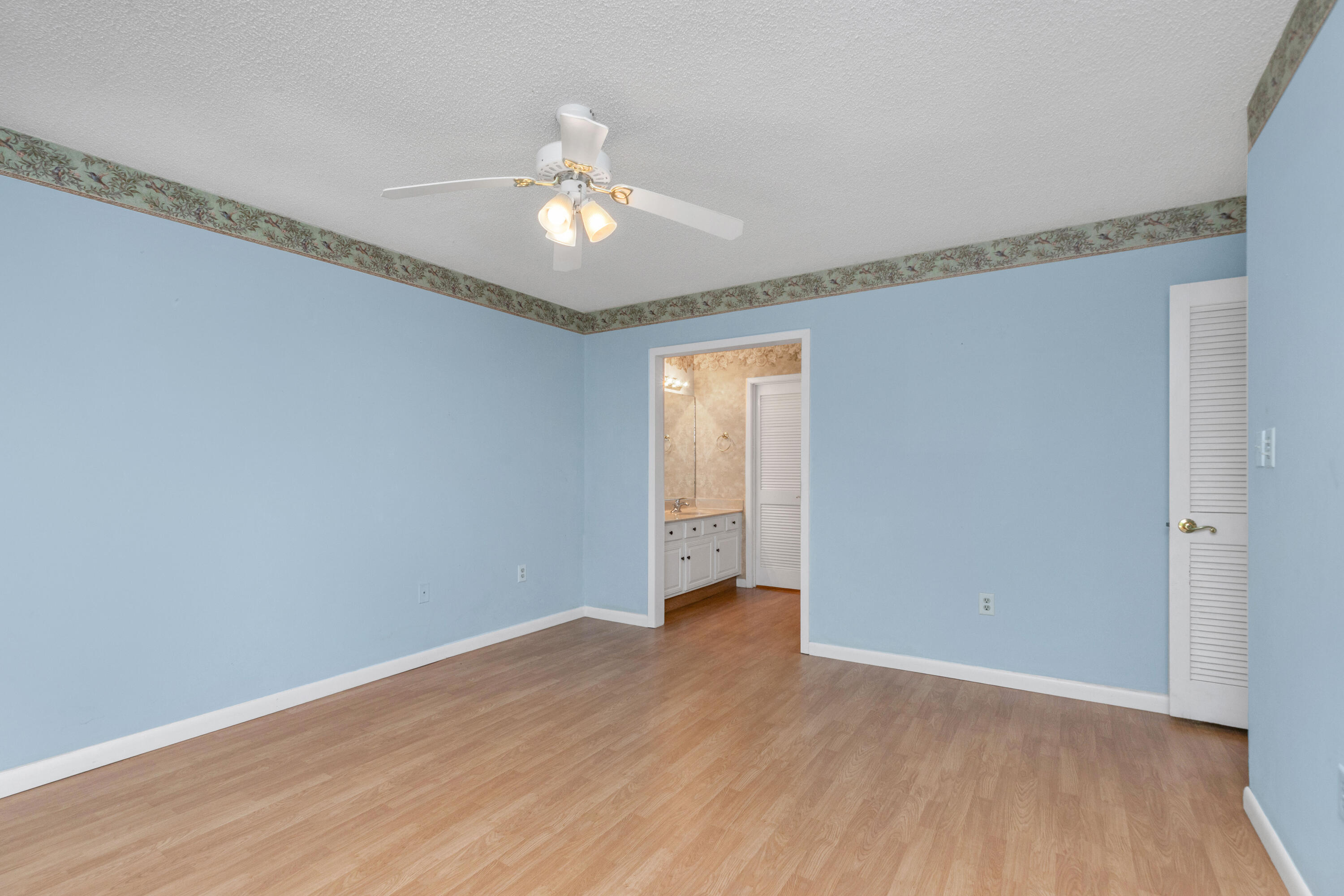 ROYAL OAK VILLAS BLUEWATER BAY - Residential