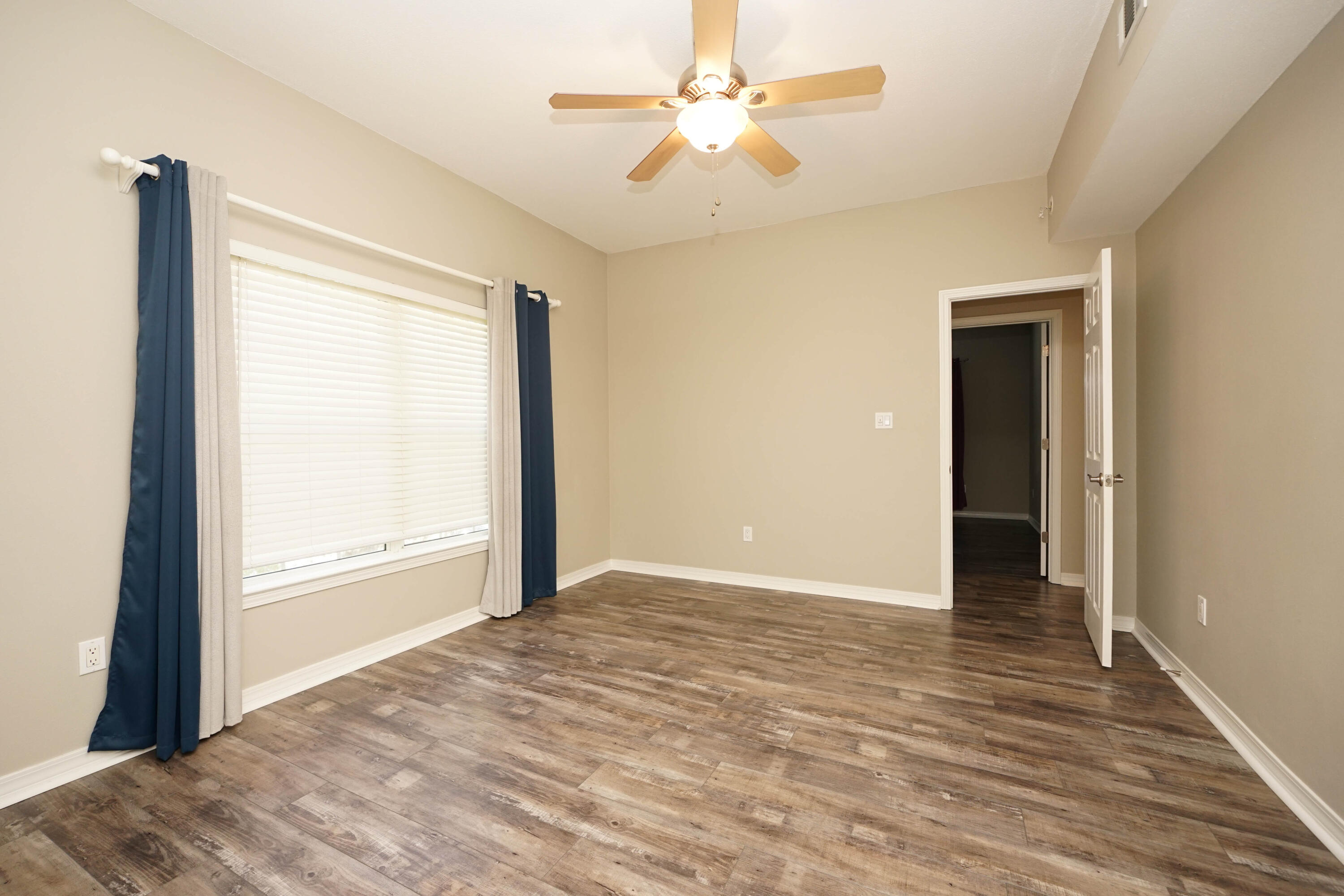 THE OAKS AT NICEVILLE - Residential Lease