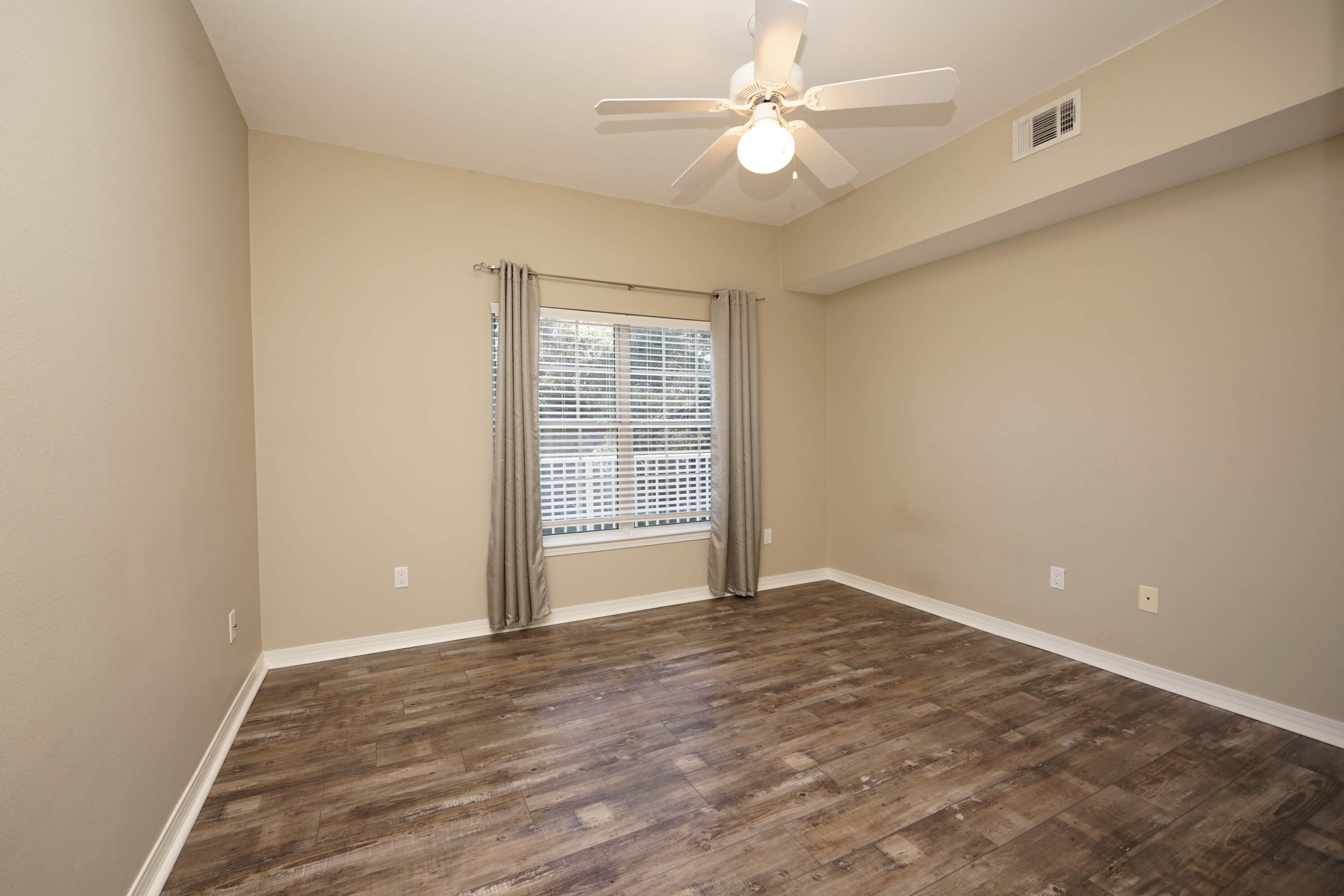 THE OAKS AT NICEVILLE - Residential Lease
