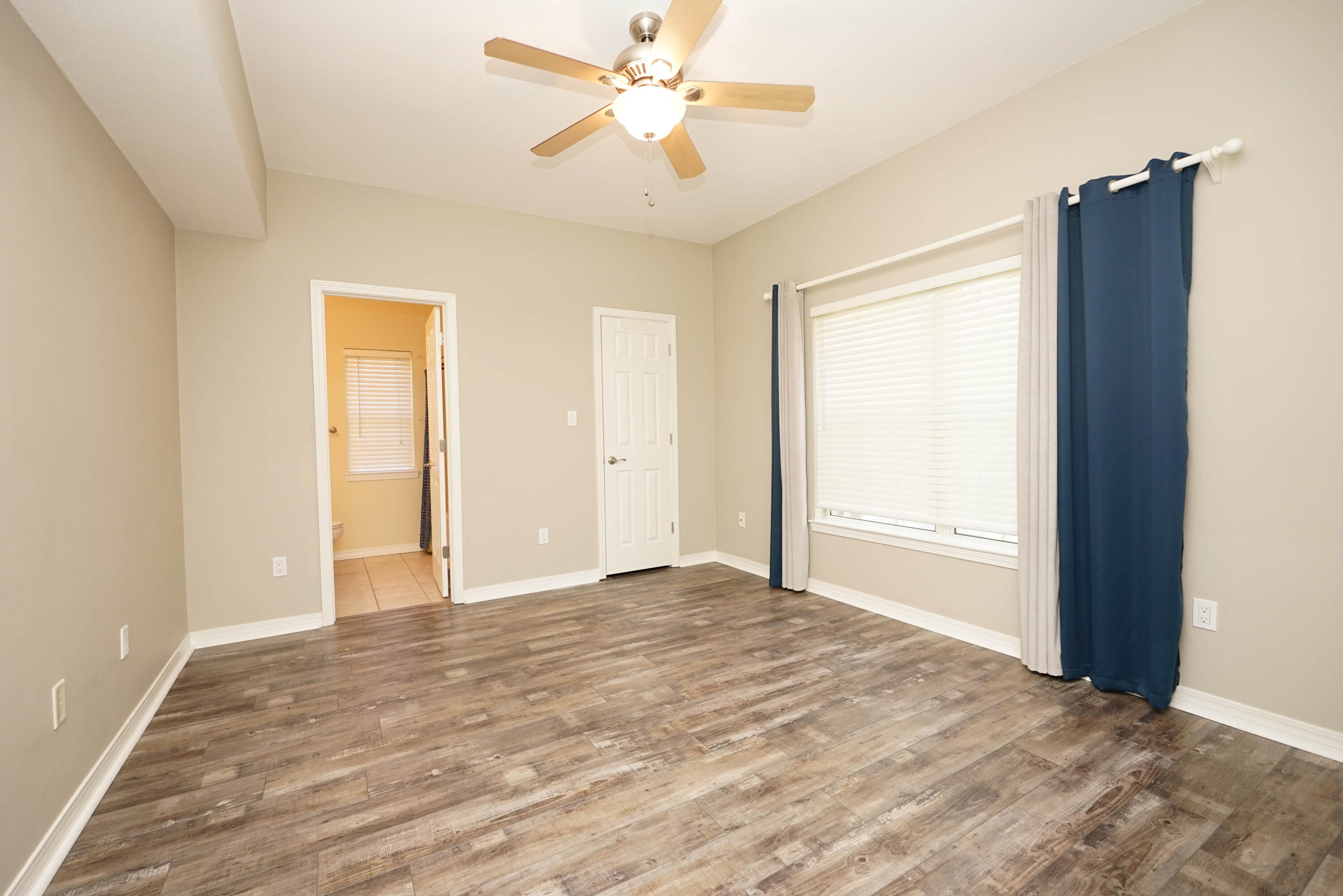 THE OAKS AT NICEVILLE - Residential Lease