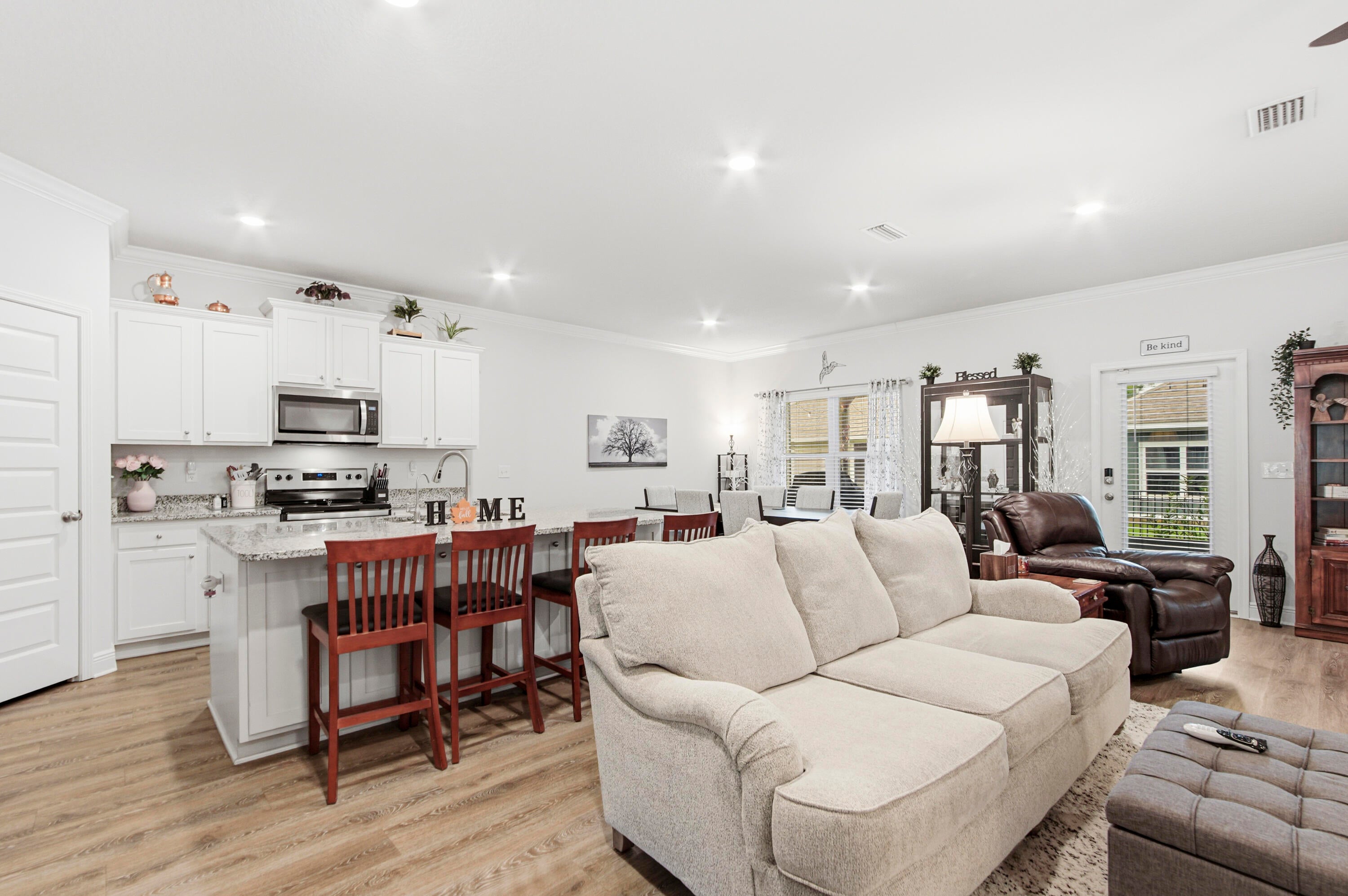 60 Dusky Way