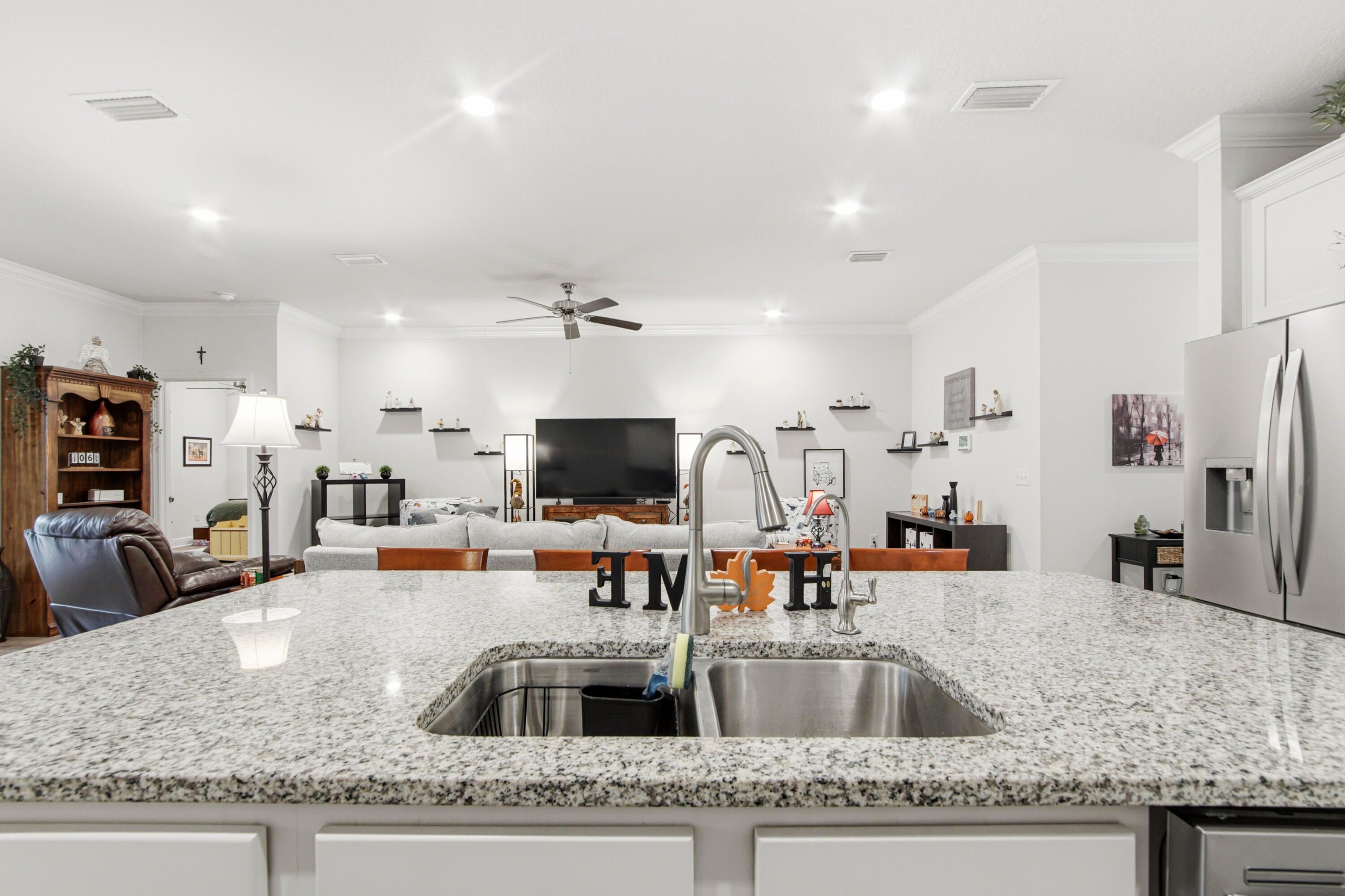 60 Dusky Way