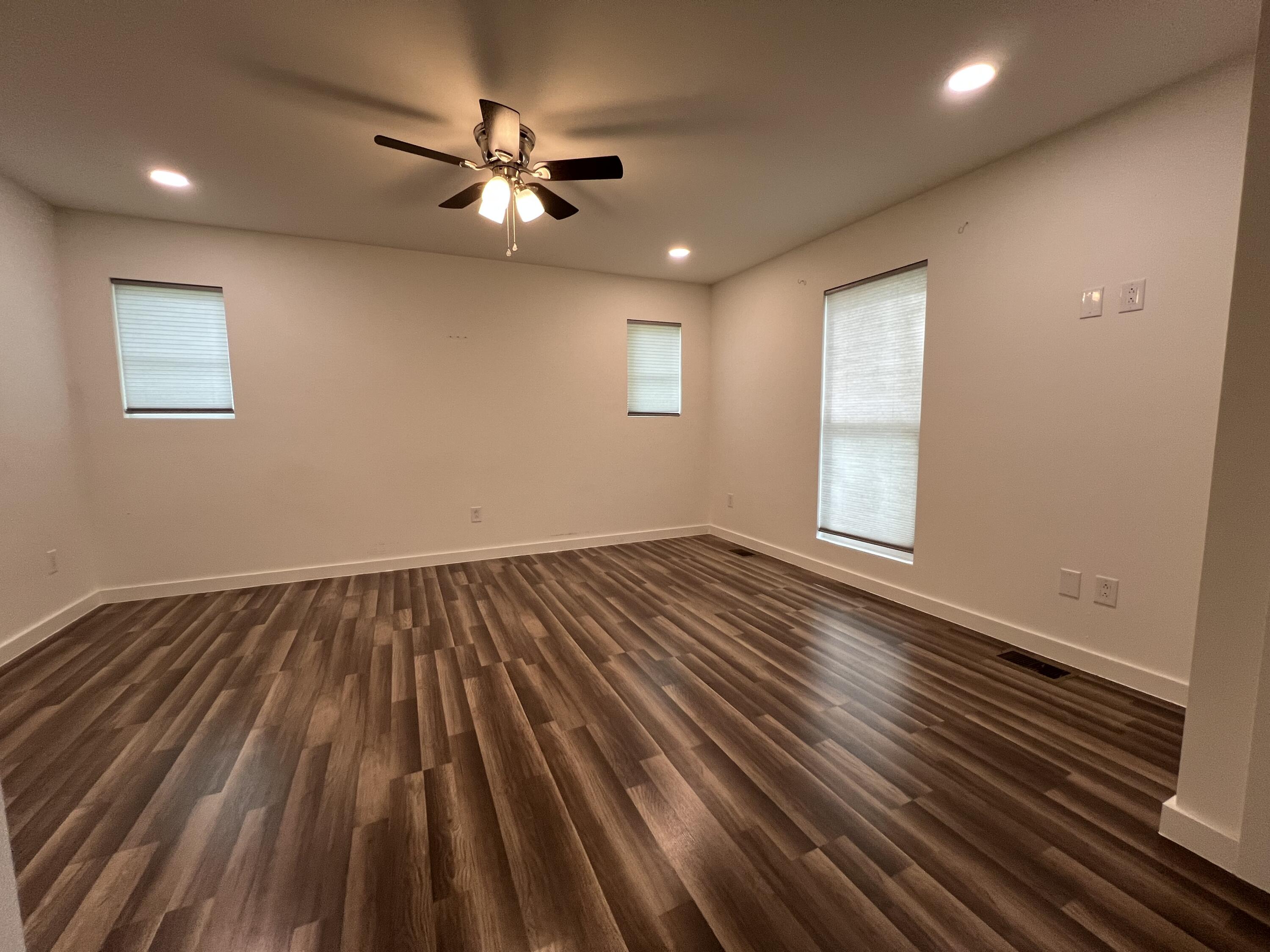 OAKWOOD LAKES ESTATES - Residential