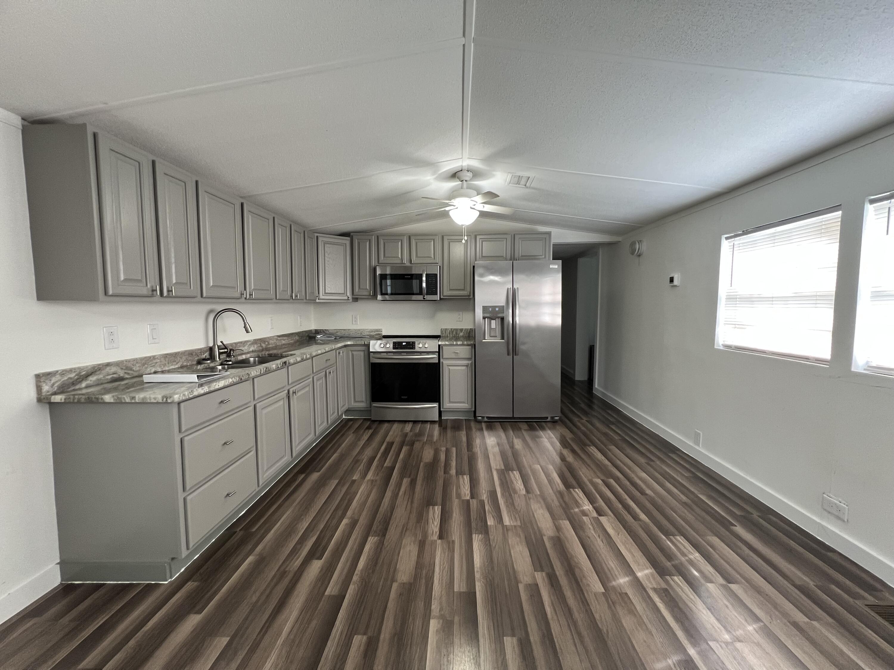 OAKWOOD LAKES ESTATES - Residential