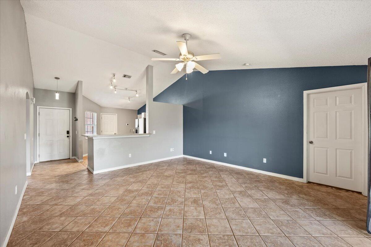 HOLSBERRY ESTATES - Residential