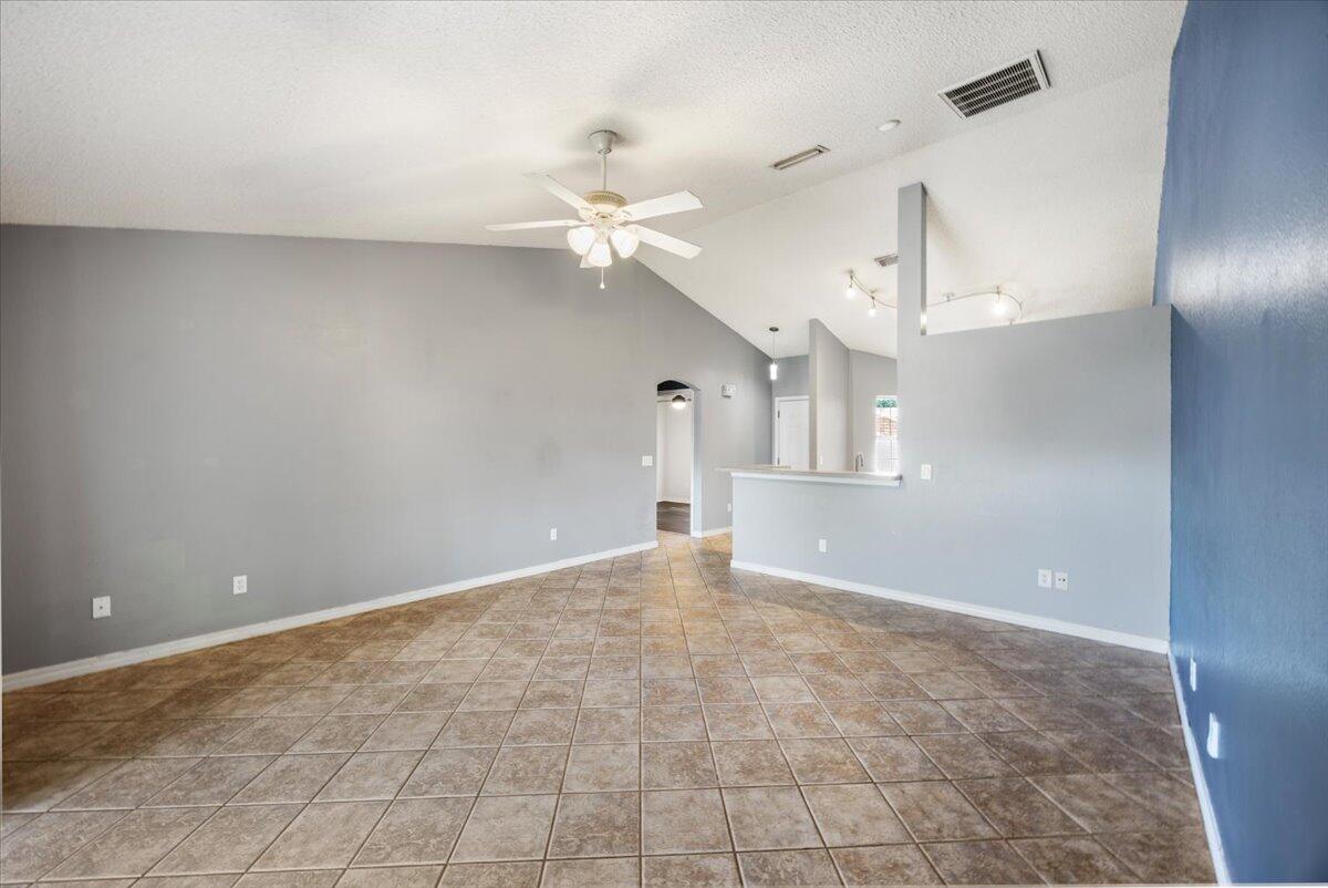 HOLSBERRY ESTATES - Residential