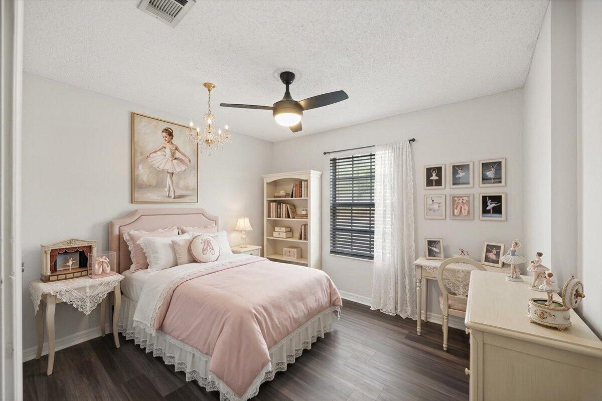 HOLSBERRY ESTATES - Residential