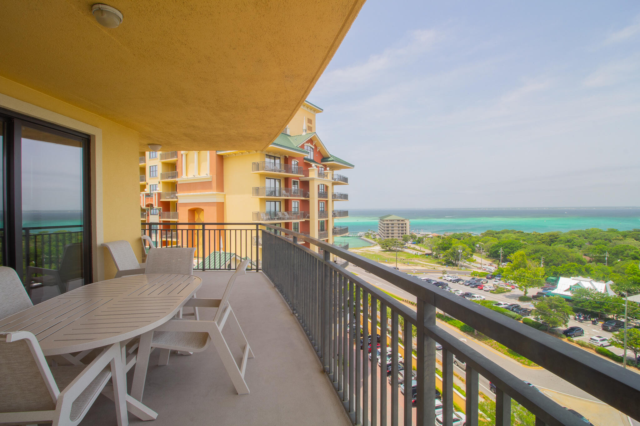 EMERALD GRANDE - Residential