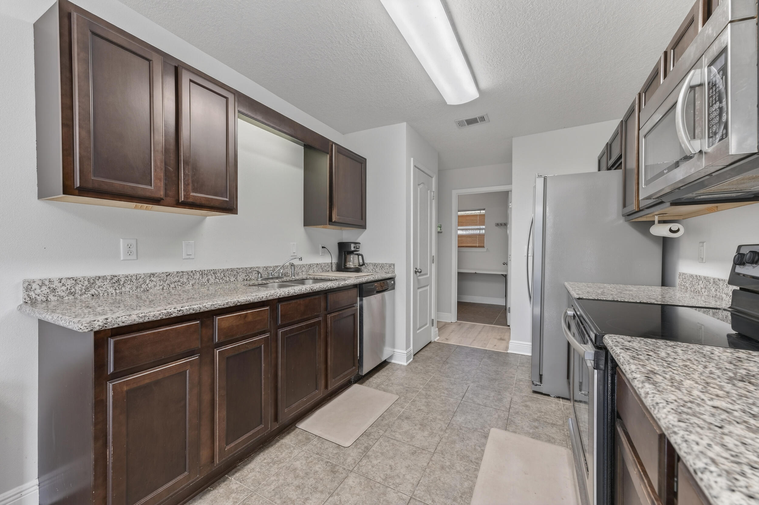 SILVER SPRINGS EST - Residential