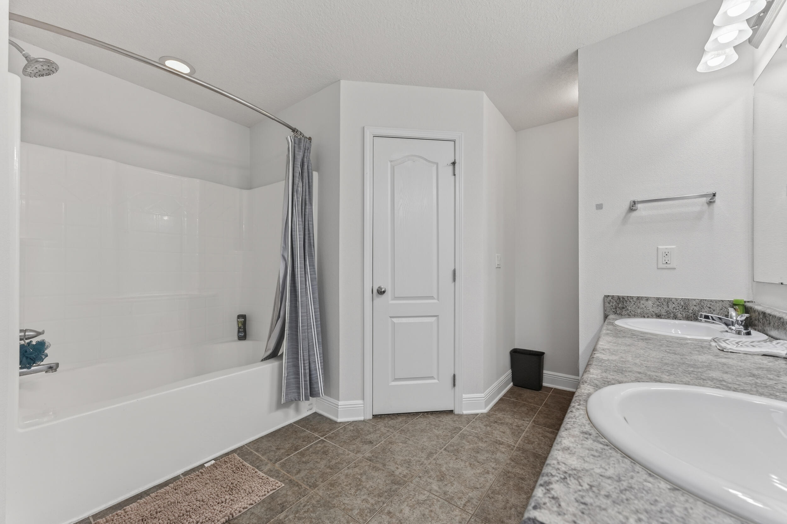 SILVER SPRINGS EST - Residential