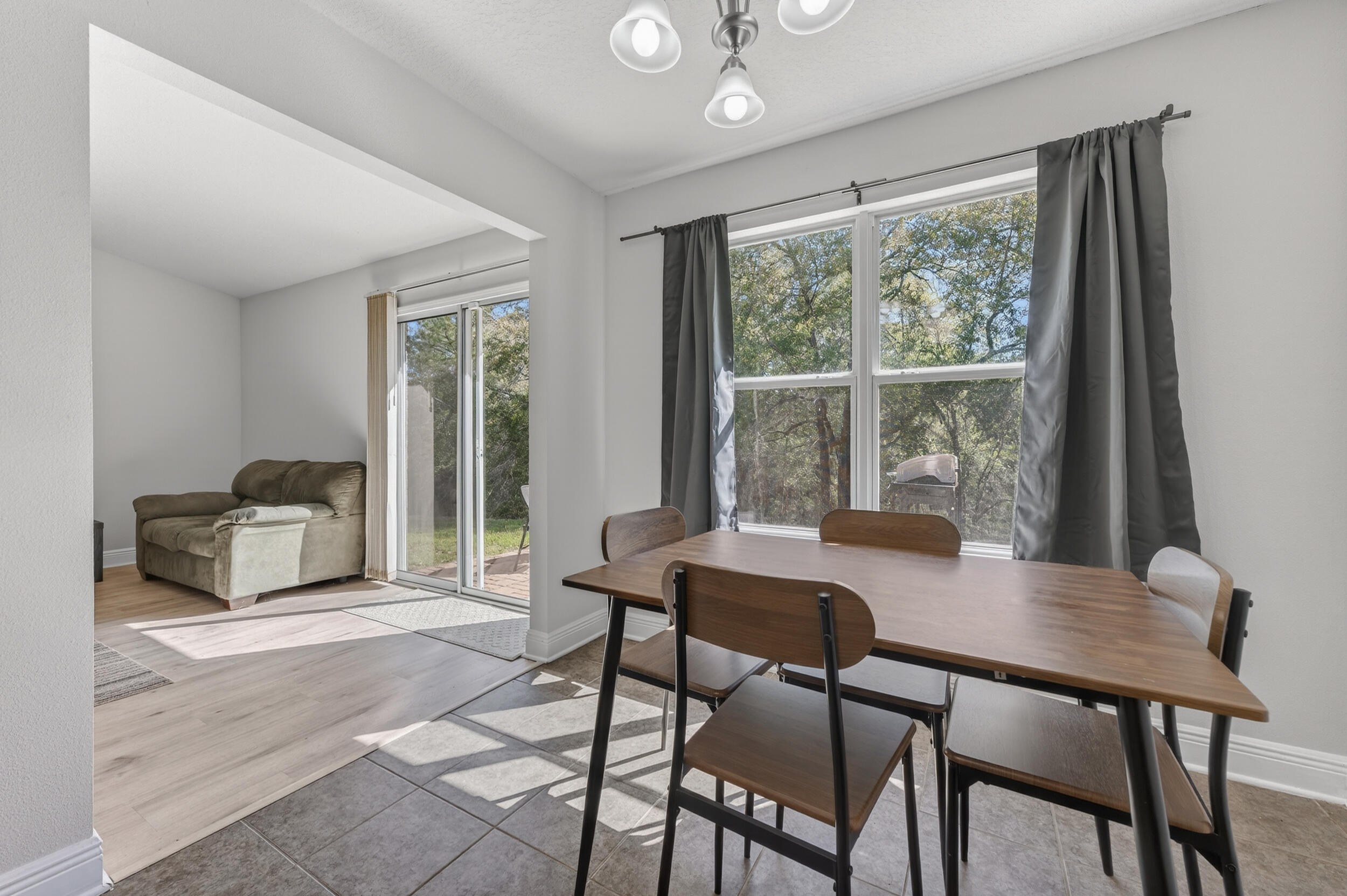 SILVER SPRINGS EST - Residential