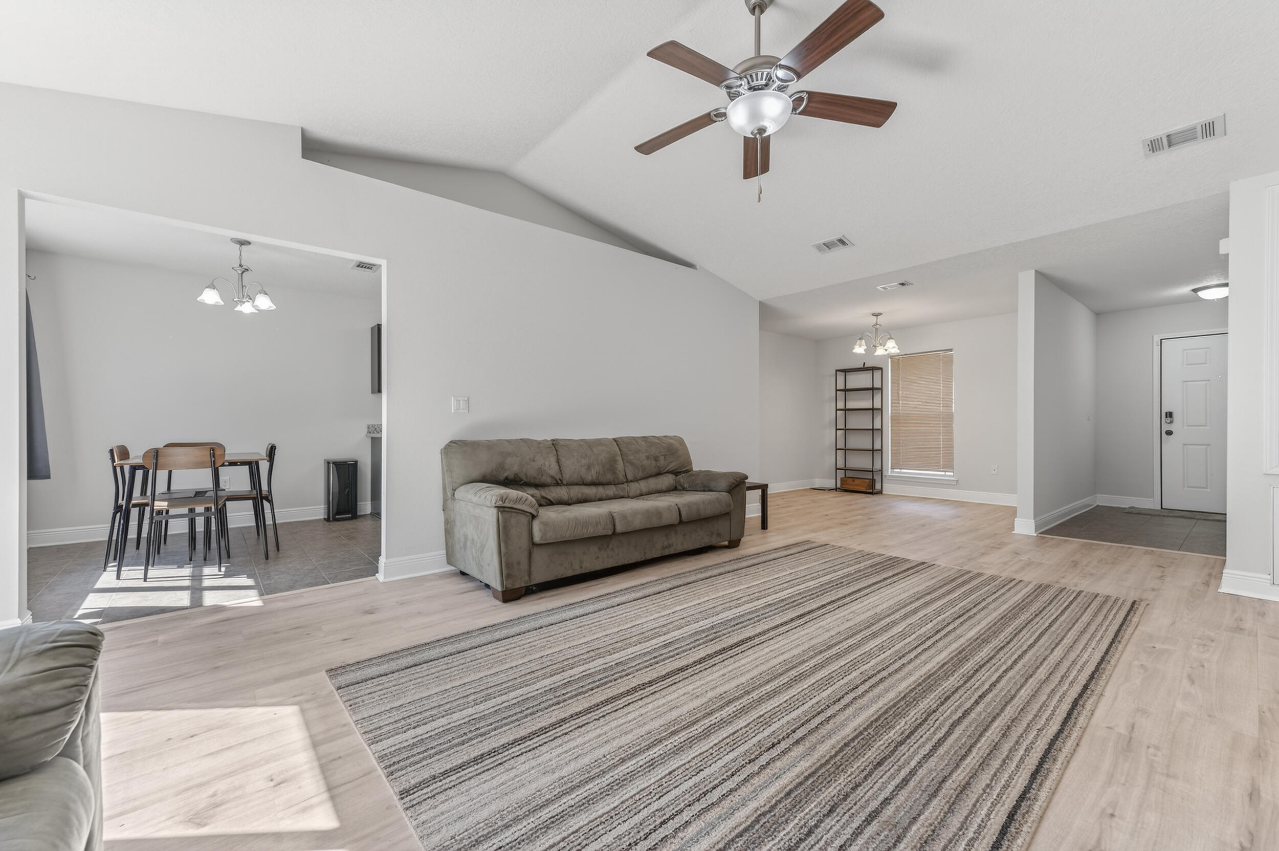 SILVER SPRINGS EST - Residential