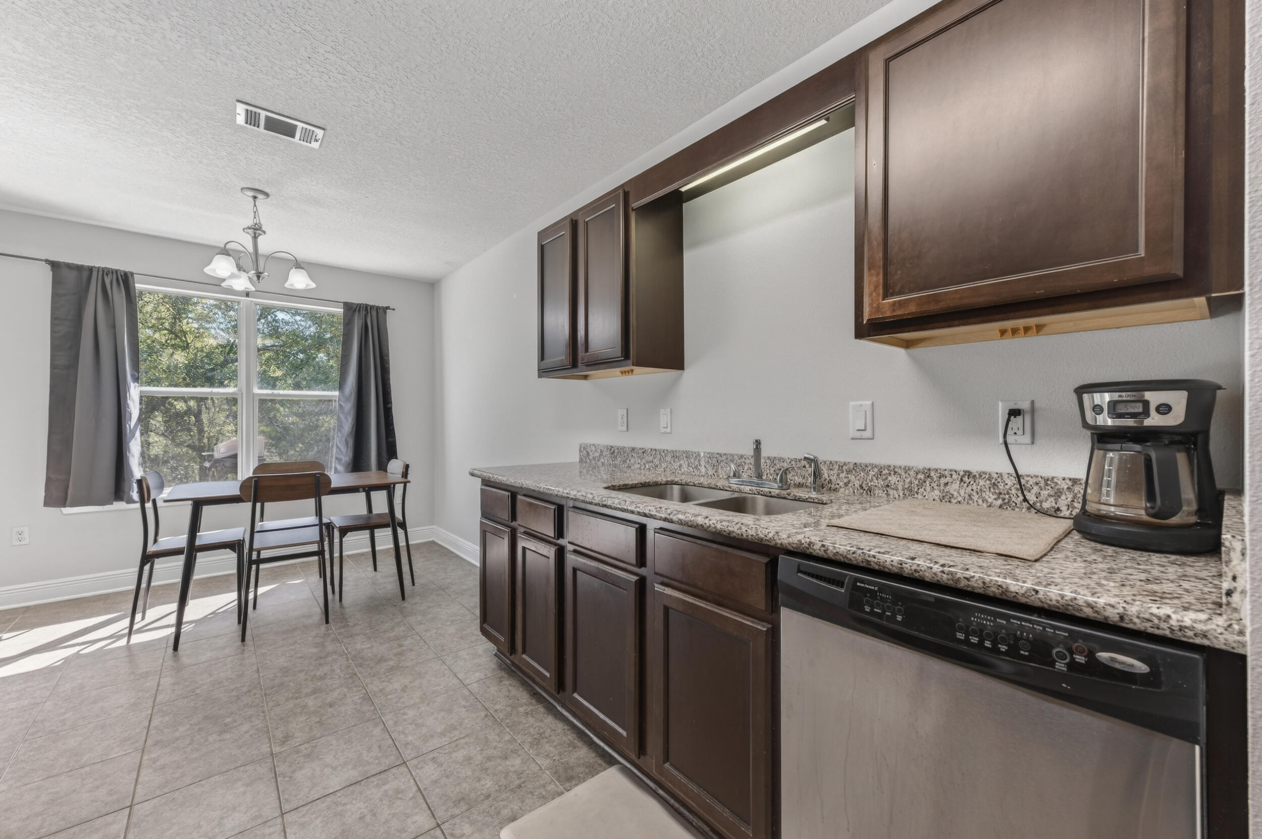 SILVER SPRINGS EST - Residential