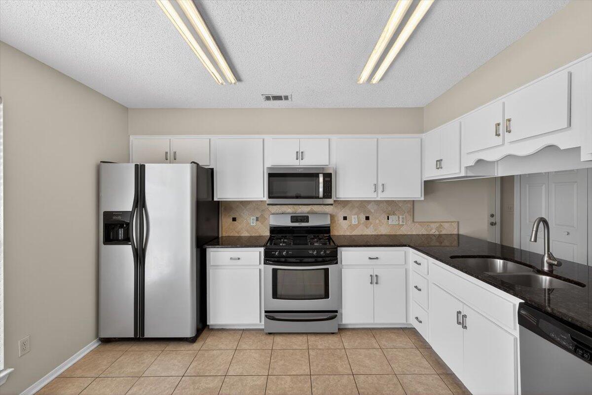 PARKWOOD SQUARE PH 1 - Residential