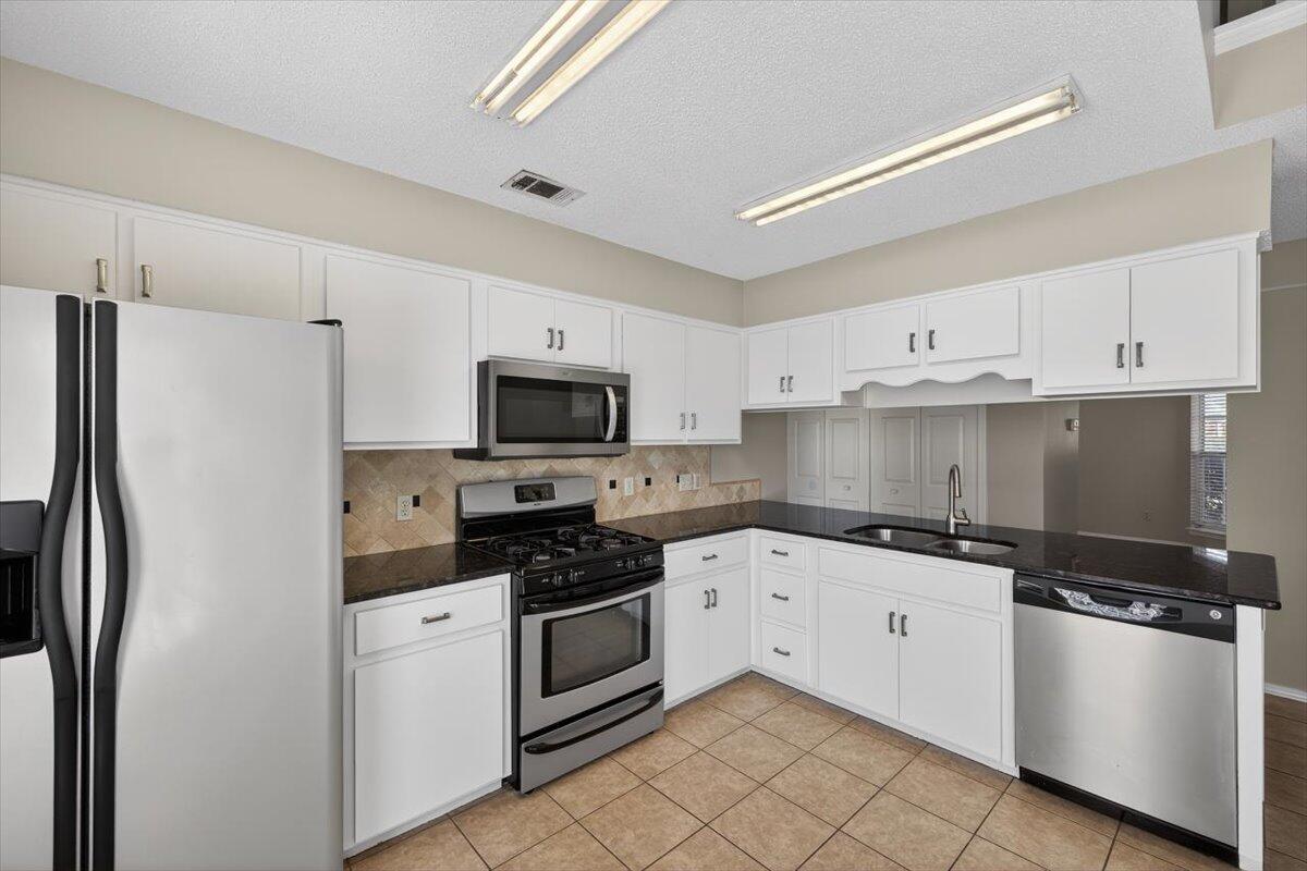 PARKWOOD SQUARE PH 1 - Residential