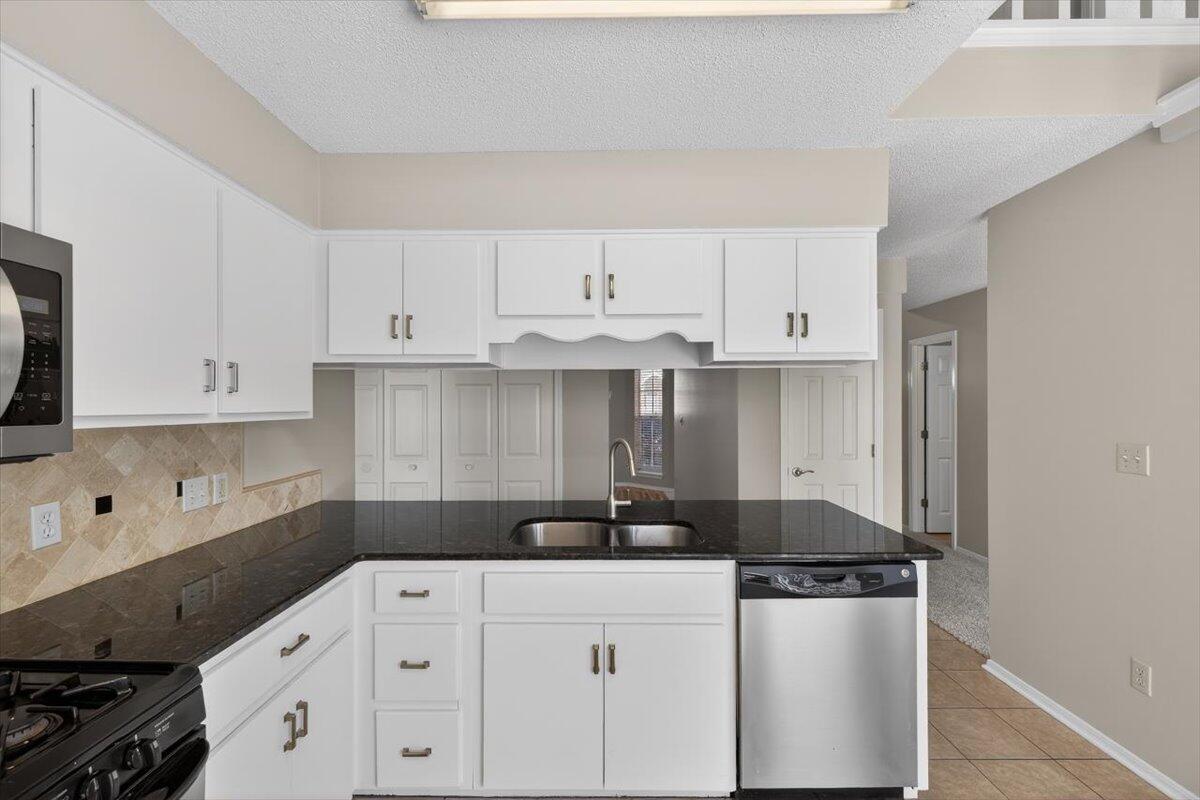 PARKWOOD SQUARE PH 1 - Residential