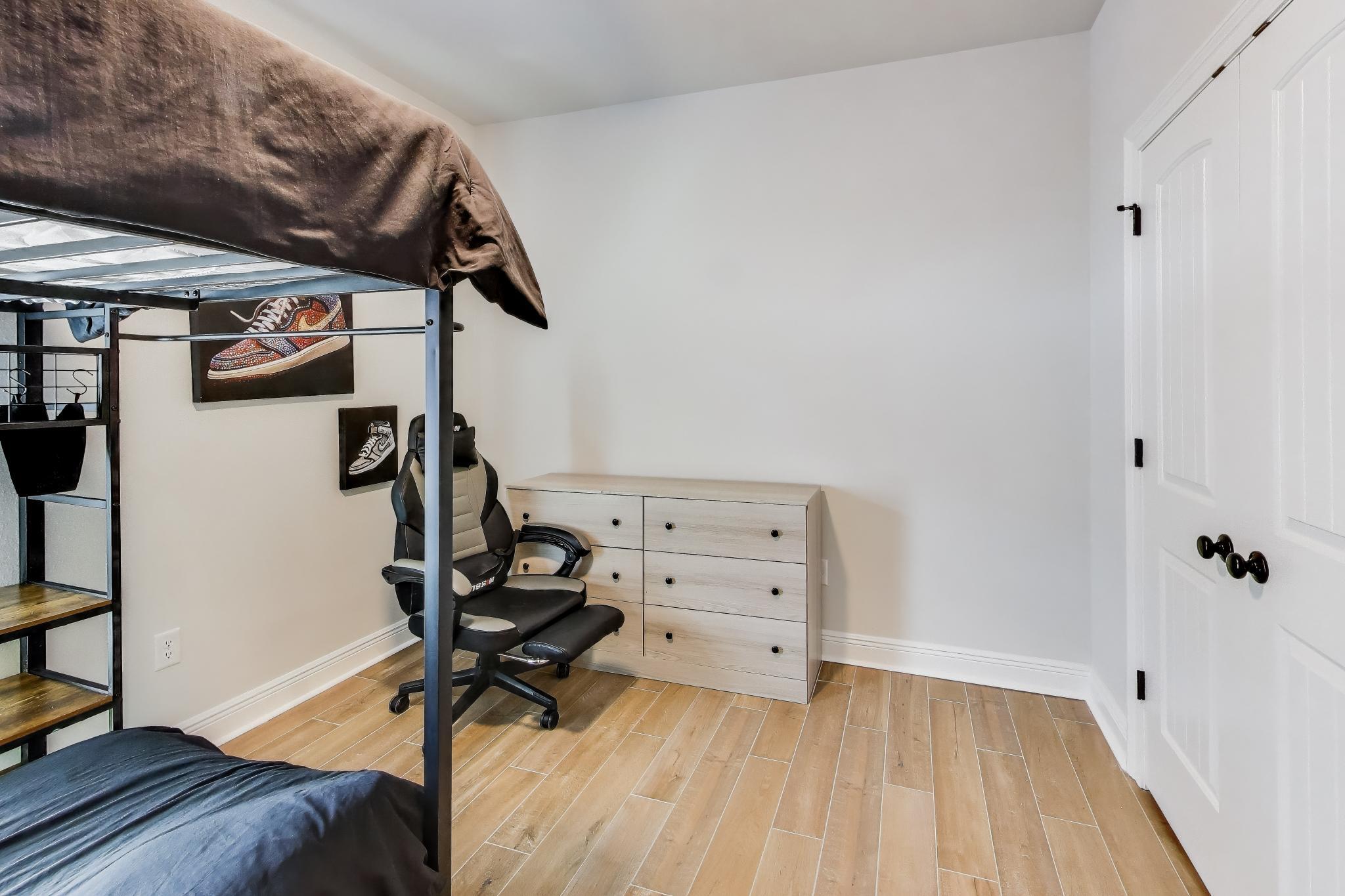 HAMMOCK BAY - BIRD SONG - Residential