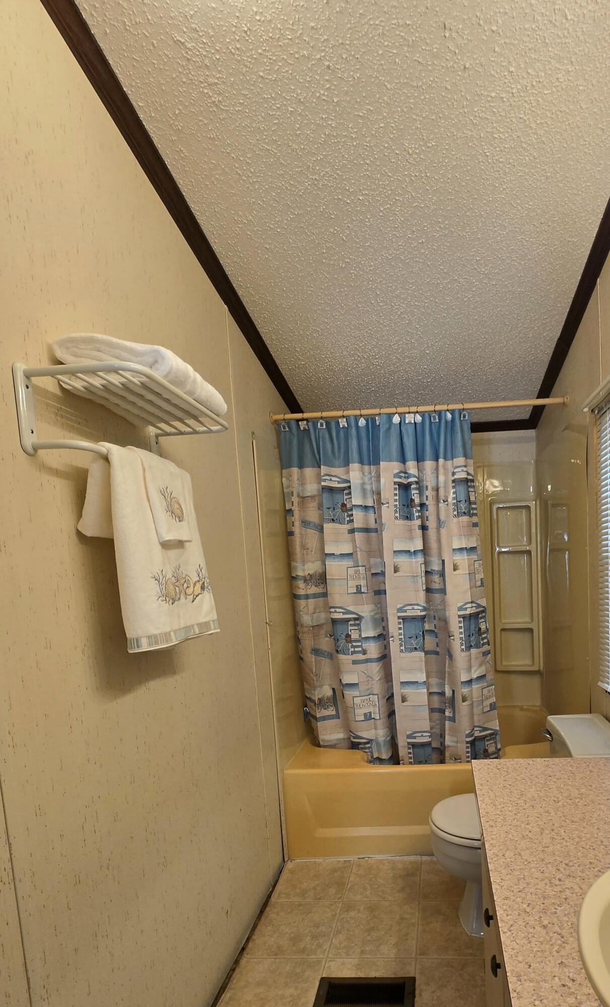 LAGUNA BEACH 6TH ADDN - Residential