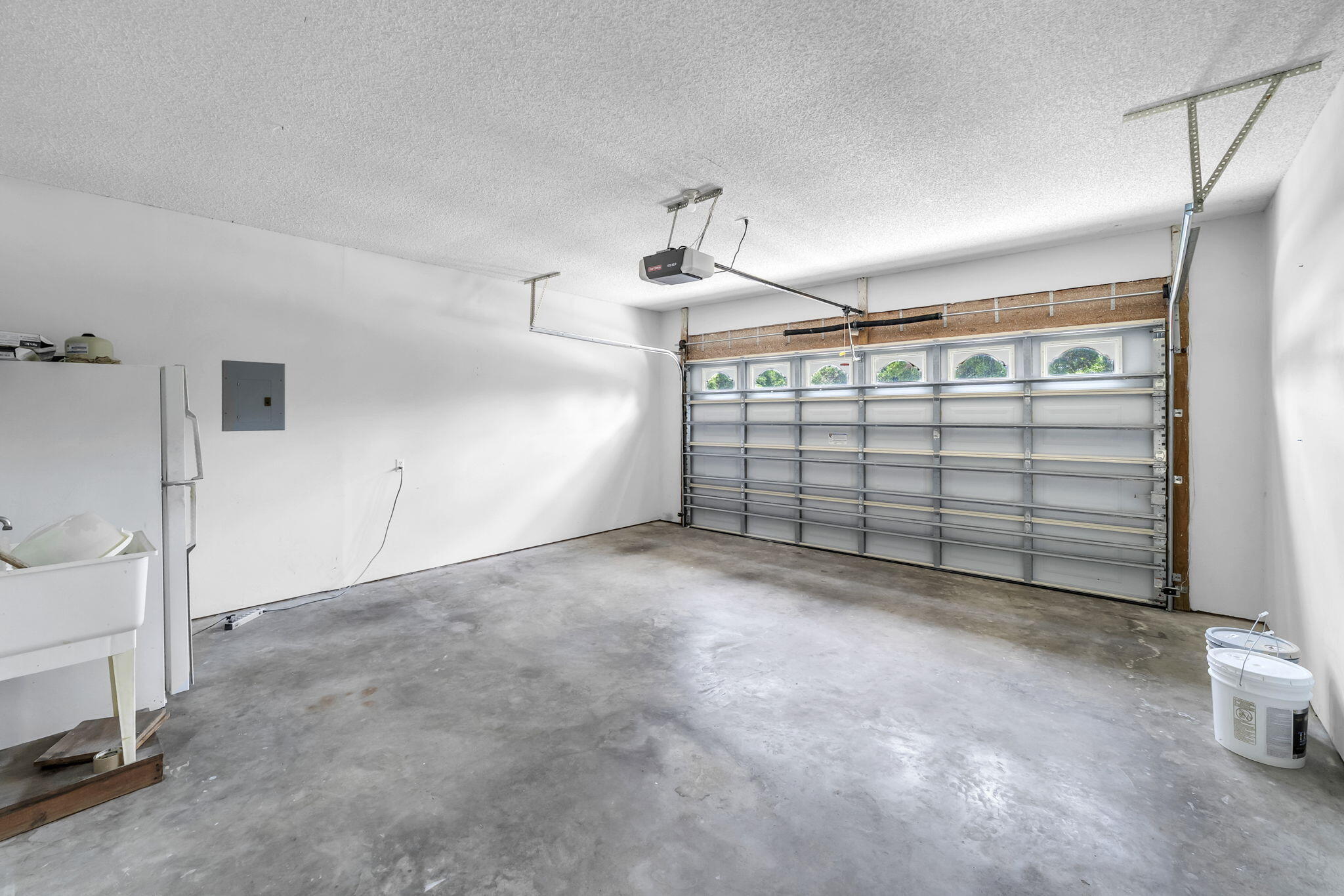 ROLLING HILLS ESTATES - Residential