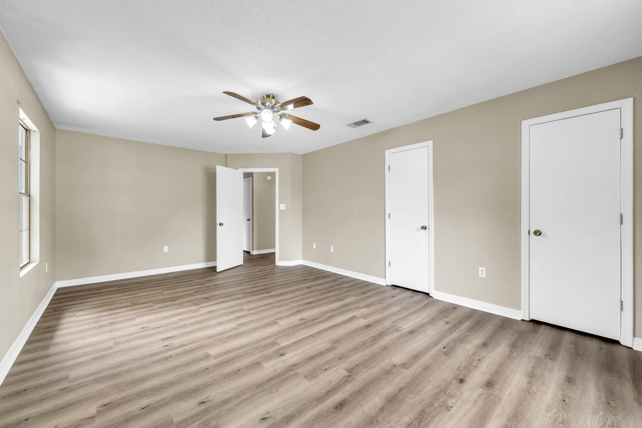 ROLLING HILLS ESTATES - Residential