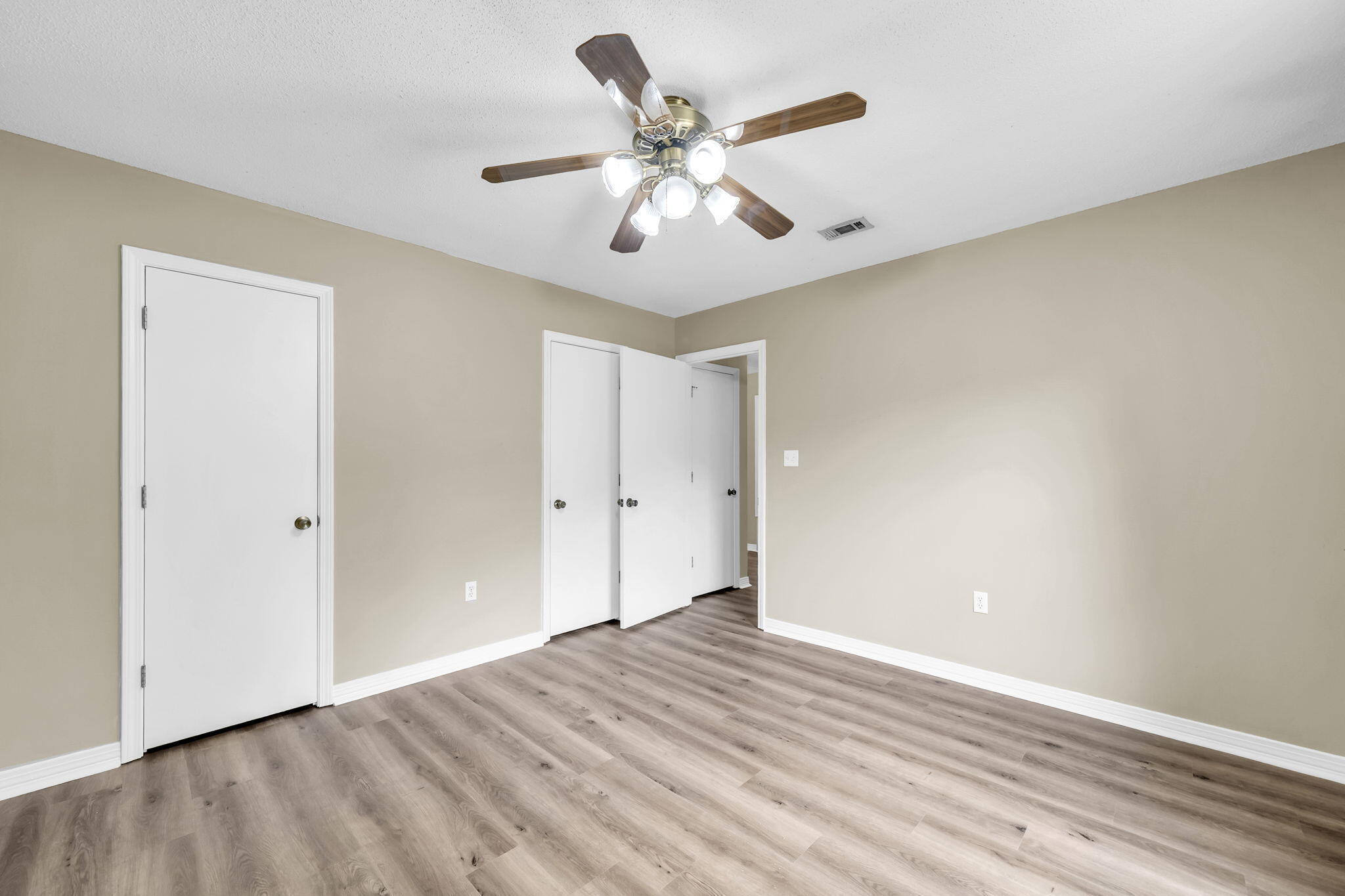 ROLLING HILLS ESTATES - Residential